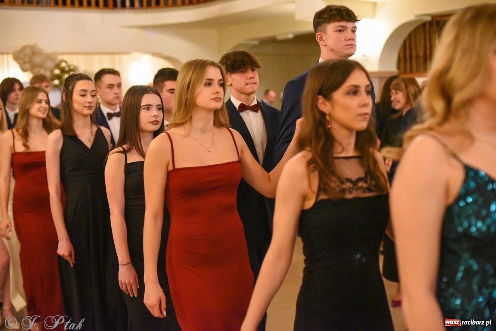 Zdjęcie w galerii na portalu naszraciborz.pl: Studniówka I LO i Liceum Sztuk Plastycznych na bis! wiadomości z regionu