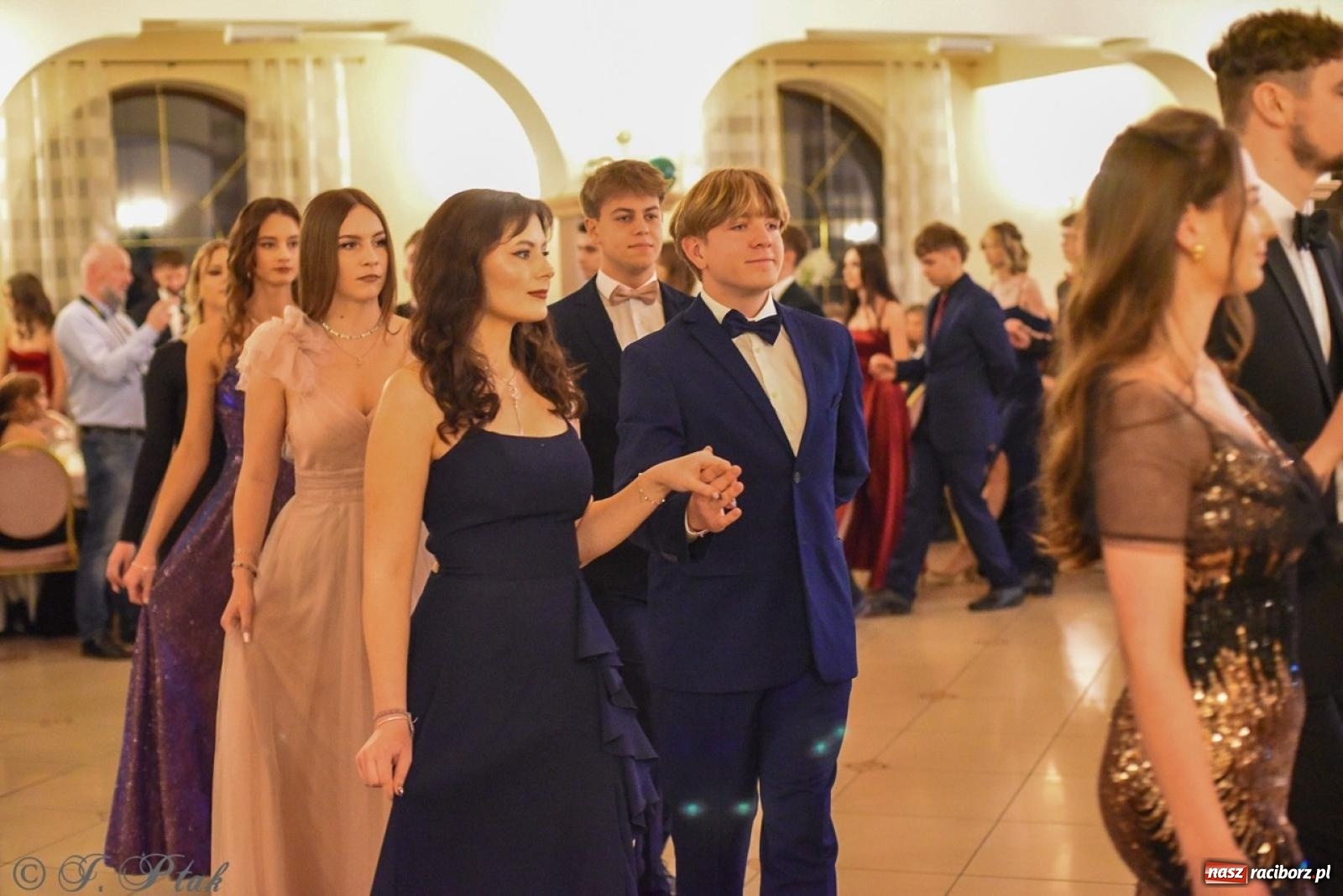 Zdjęcie w galerii na portalu naszraciborz.pl: Studniówka I LO i Liceum Sztuk Plastycznych na bis! wiadomości z regionu