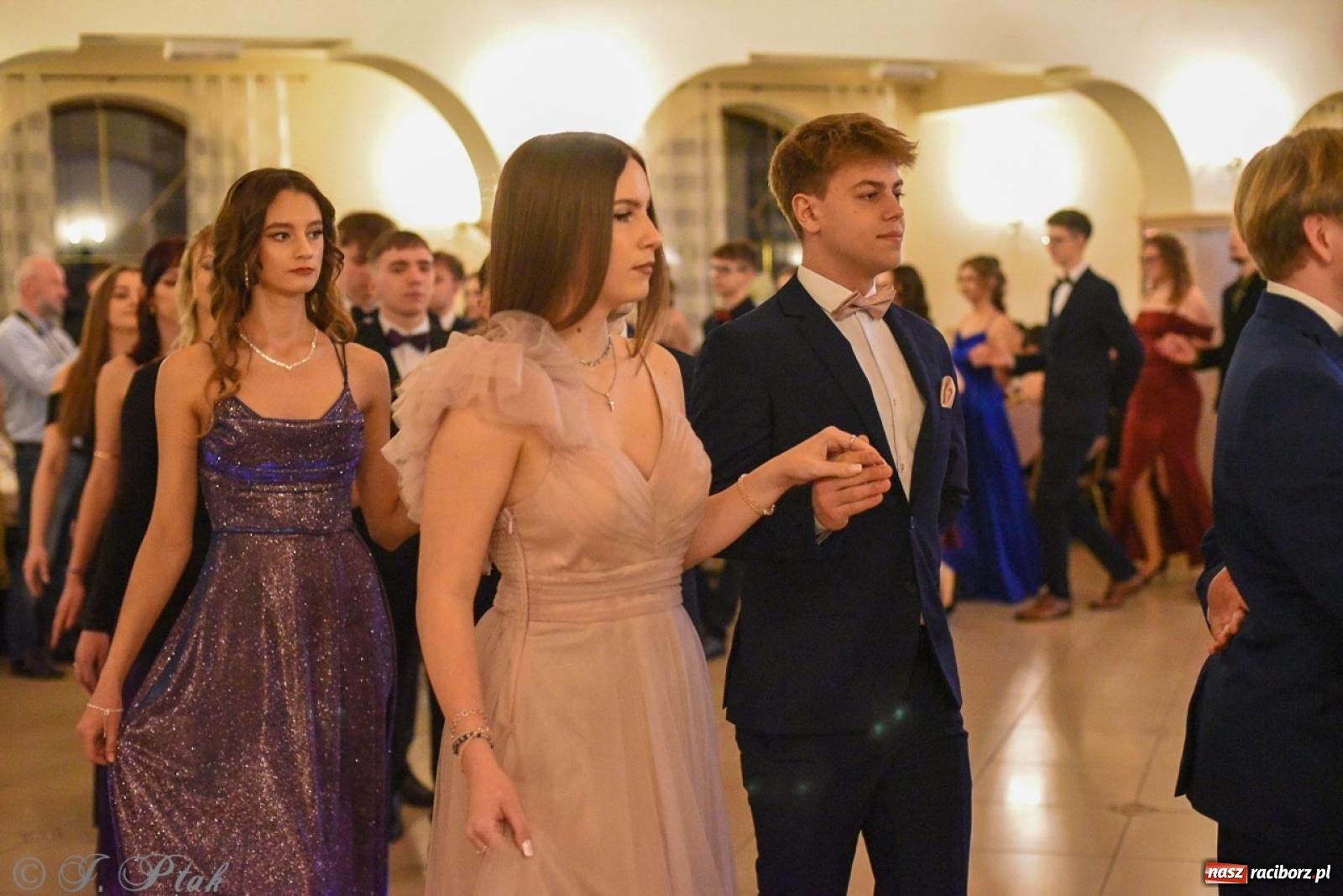 Zdjęcie w galerii na portalu naszraciborz.pl: Studniówka I LO i Liceum Sztuk Plastycznych na bis! wiadomości z regionu