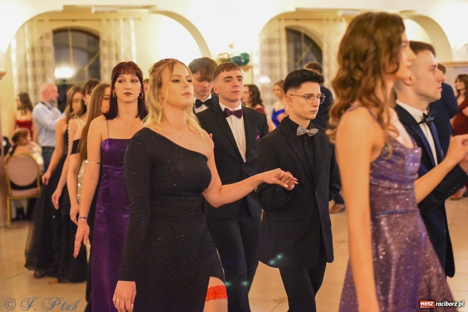 Zdjęcie w galerii na portalu naszraciborz.pl: Studniówka I LO i Liceum Sztuk Plastycznych na bis! wiadomości z regionu