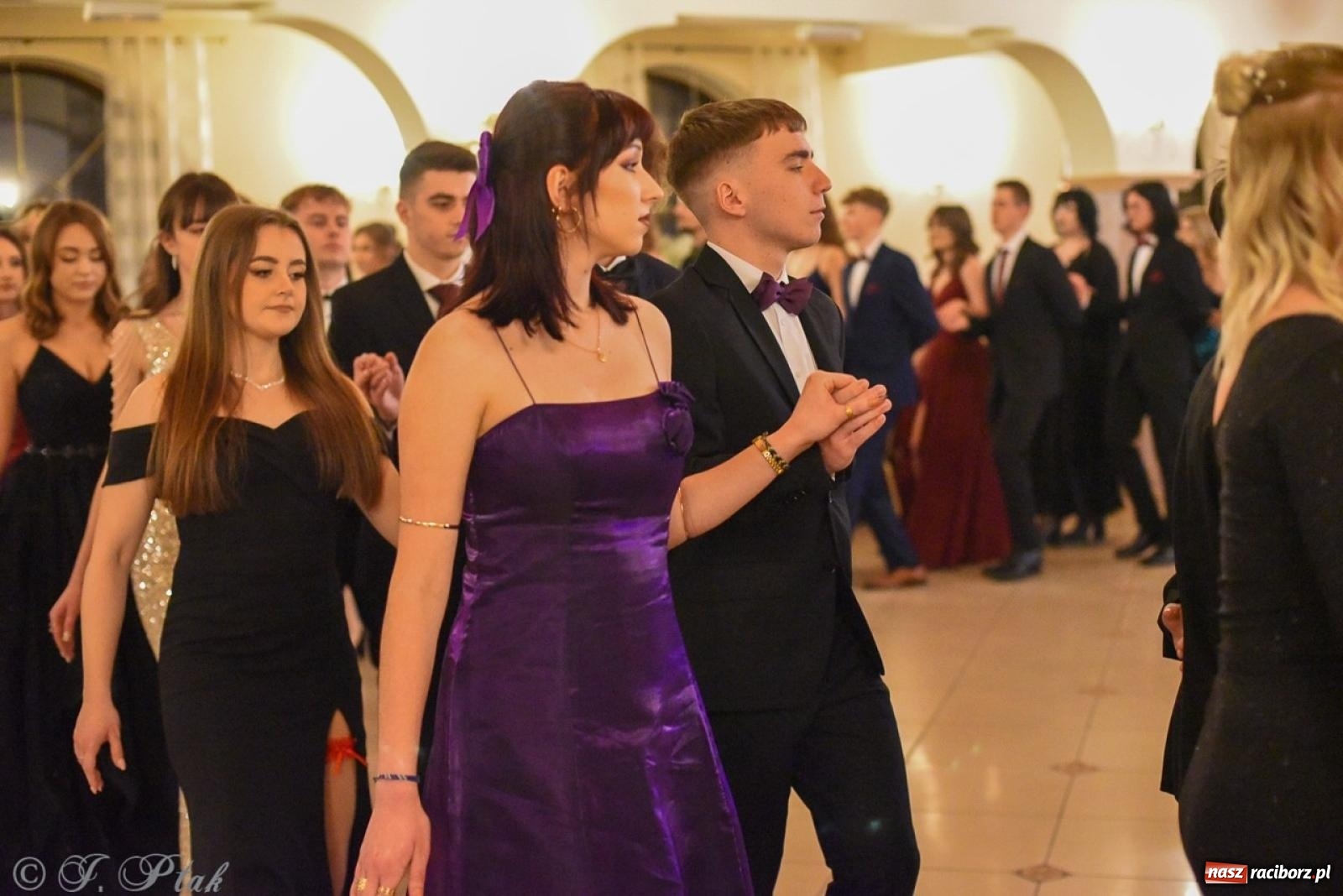 Zdjęcie w galerii na portalu naszraciborz.pl: Studniówka I LO i Liceum Sztuk Plastycznych na bis! wiadomości z regionu