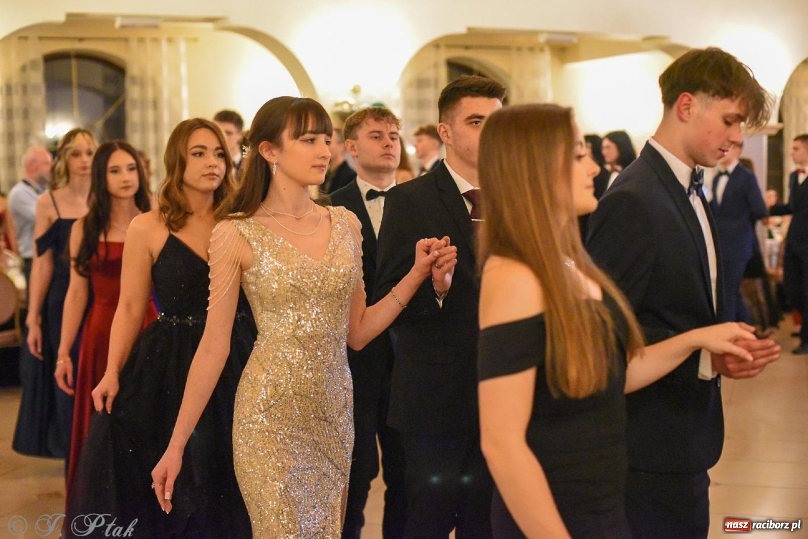 Zdjęcie w galerii na portalu naszraciborz.pl: Studniówka I LO i Liceum Sztuk Plastycznych na bis! wiadomości z regionu