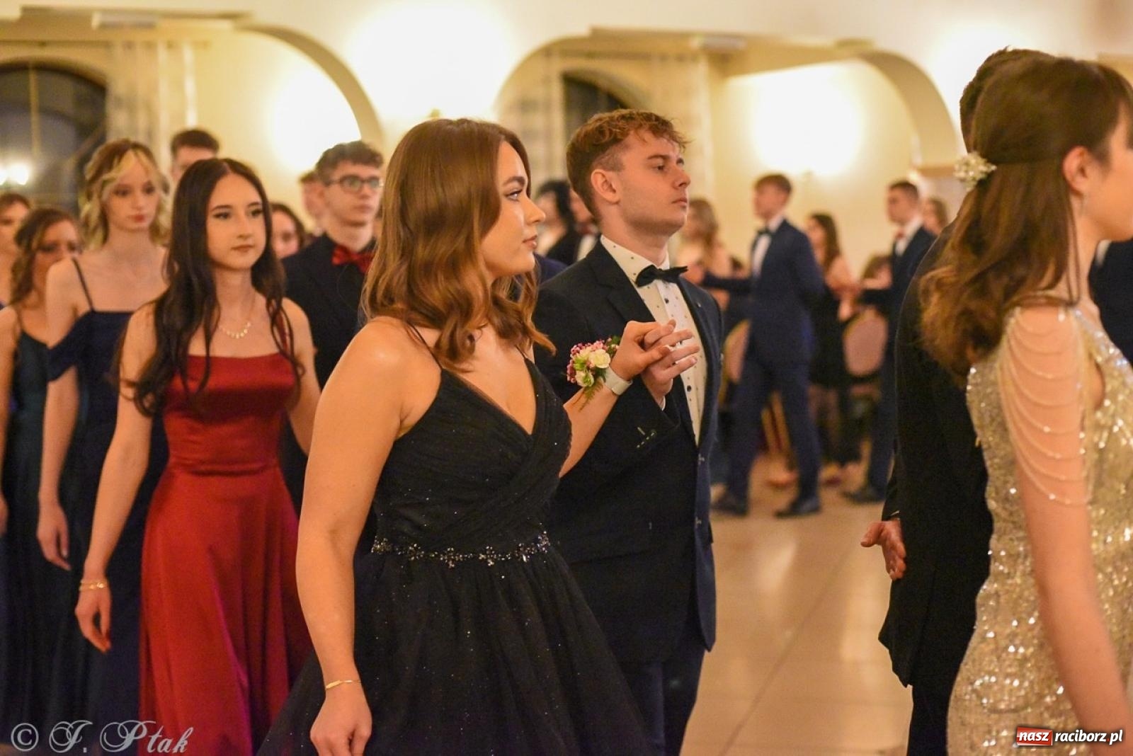 Zdjęcie w galerii na portalu naszraciborz.pl: Studniówka I LO i Liceum Sztuk Plastycznych na bis! wiadomości z regionu