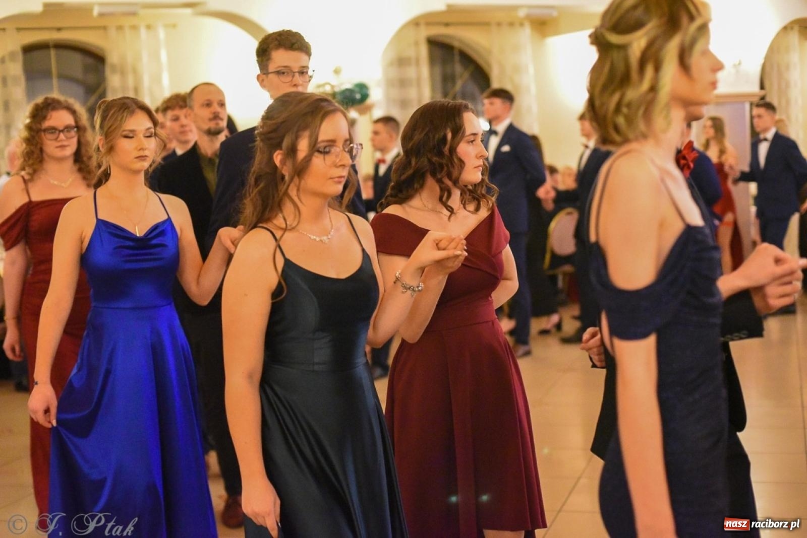 Zdjęcie w galerii na portalu naszraciborz.pl: Studniówka I LO i Liceum Sztuk Plastycznych na bis! wiadomości z regionu