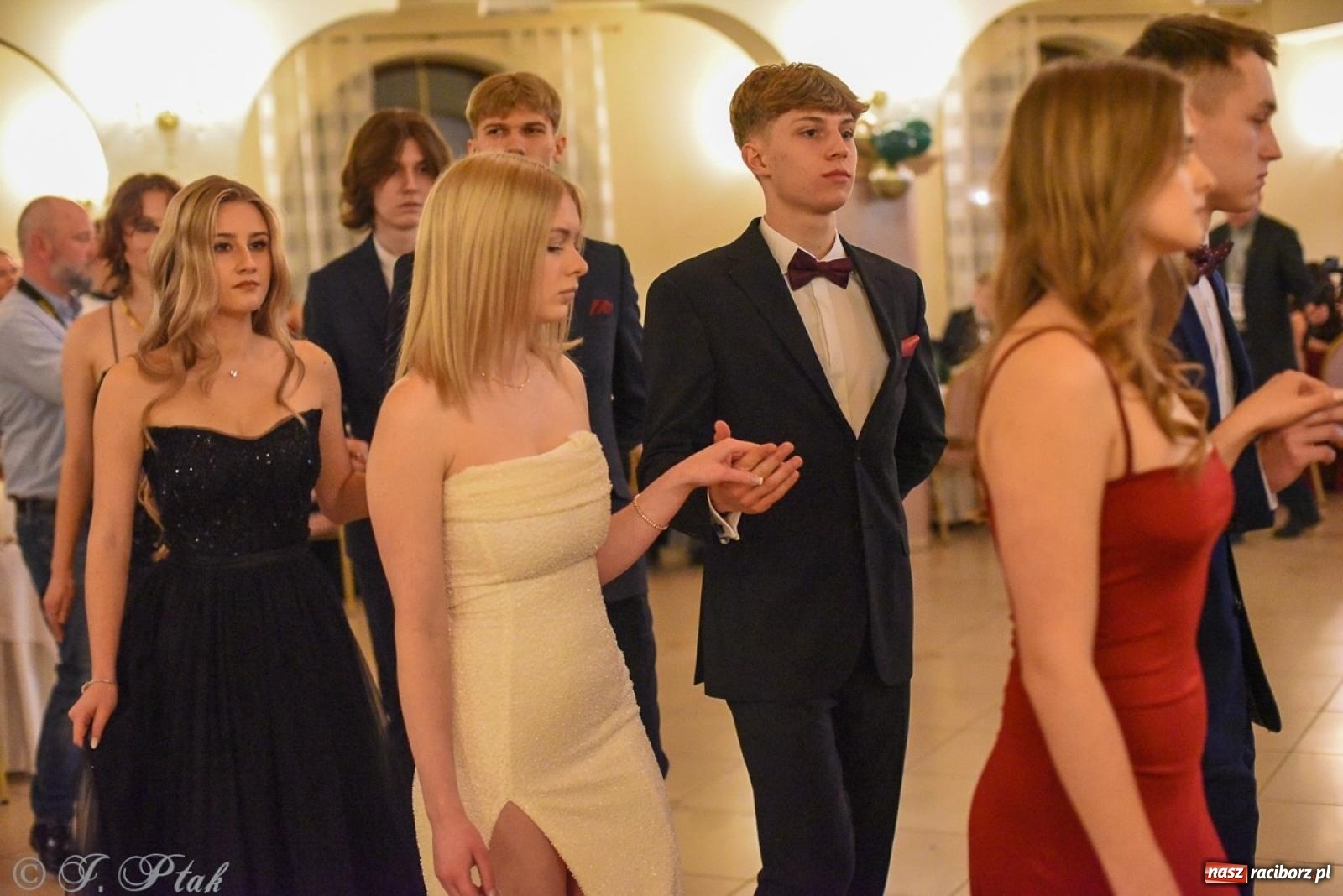 Zdjęcie w galerii na portalu naszraciborz.pl: Studniówka I LO i Liceum Sztuk Plastycznych na bis! wiadomości z regionu