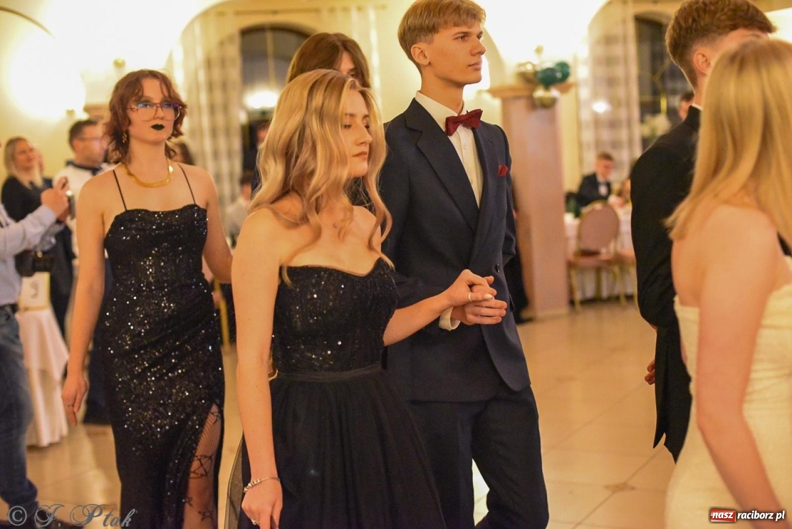 Zdjęcie w galerii na portalu naszraciborz.pl: Studniówka I LO i Liceum Sztuk Plastycznych na bis! wiadomości z regionu