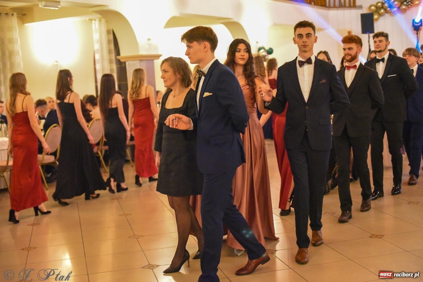 Zdjęcie w galerii na portalu naszraciborz.pl: Studniówka I LO i Liceum Sztuk Plastycznych na bis! wiadomości z regionu