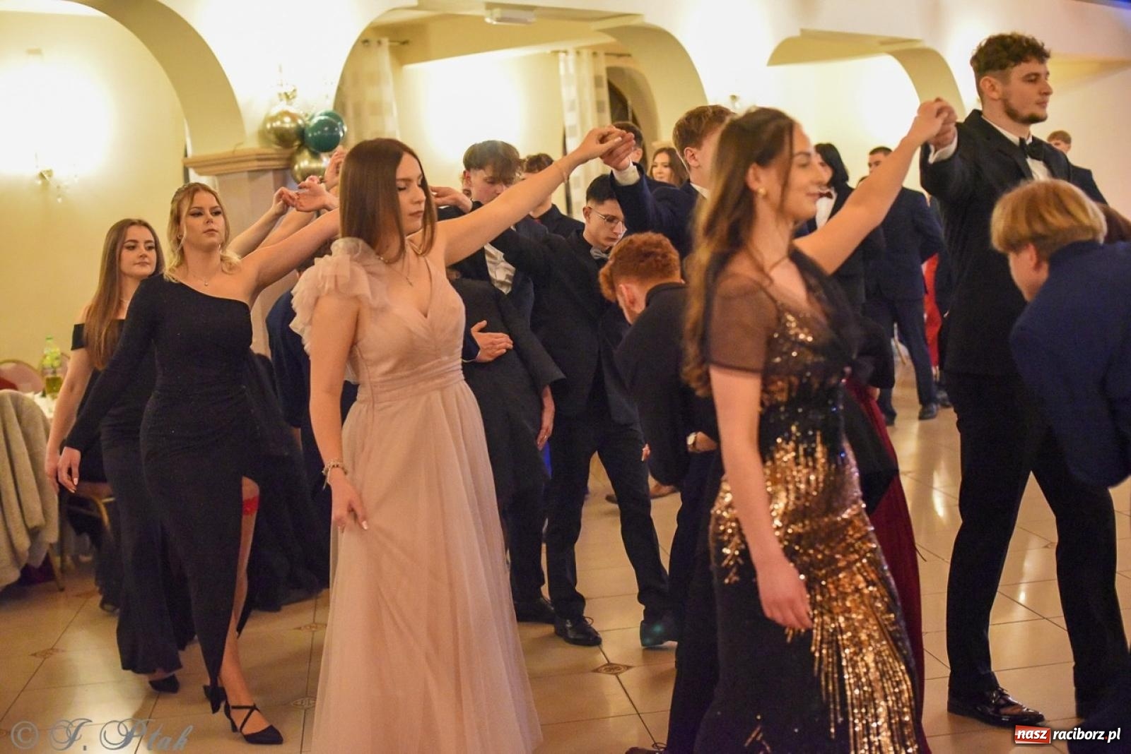 Zdjęcie w galerii na portalu naszraciborz.pl: Studniówka I LO i Liceum Sztuk Plastycznych na bis! wiadomości z regionu