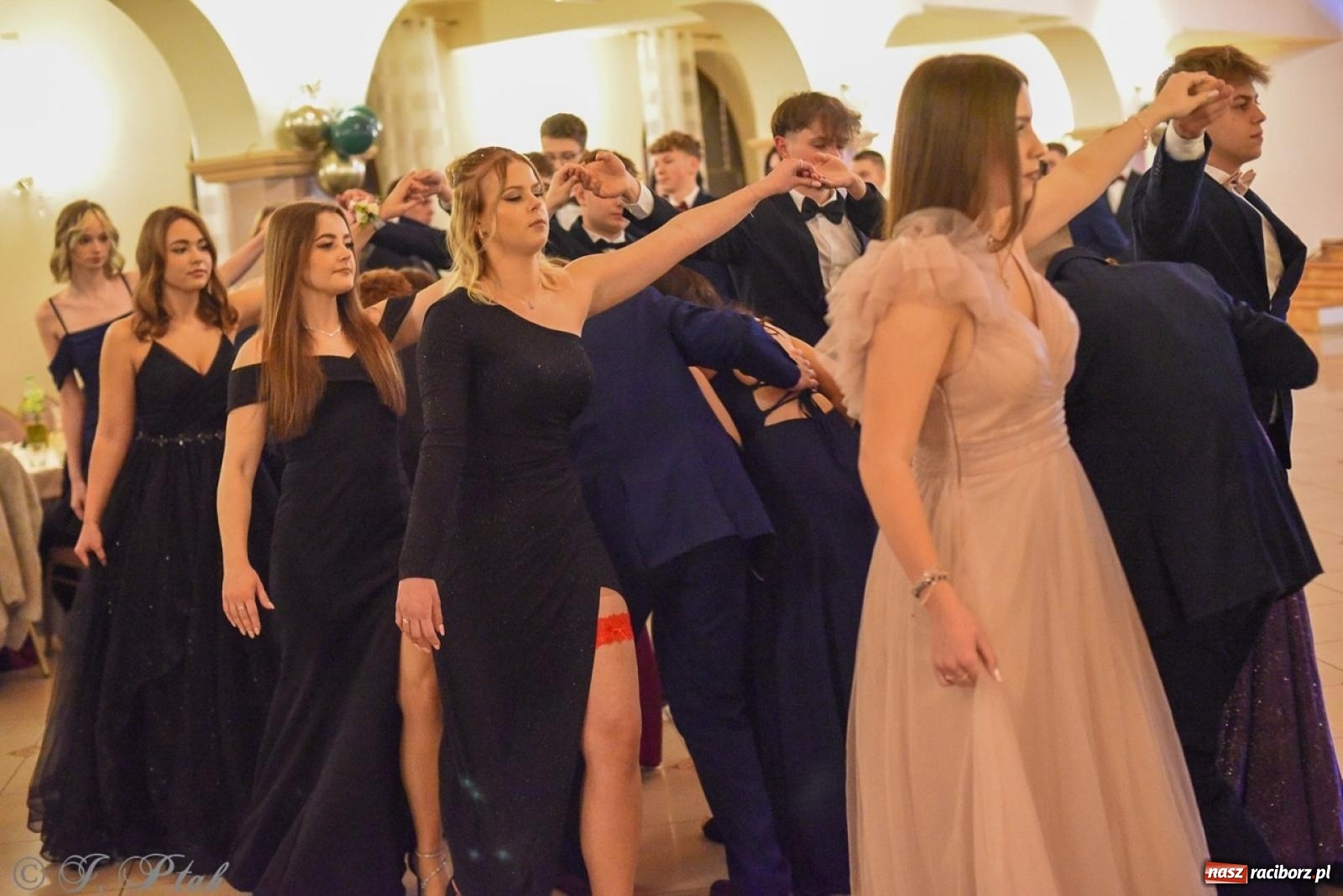 Zdjęcie w galerii na portalu naszraciborz.pl: Studniówka I LO i Liceum Sztuk Plastycznych na bis! wiadomości z regionu