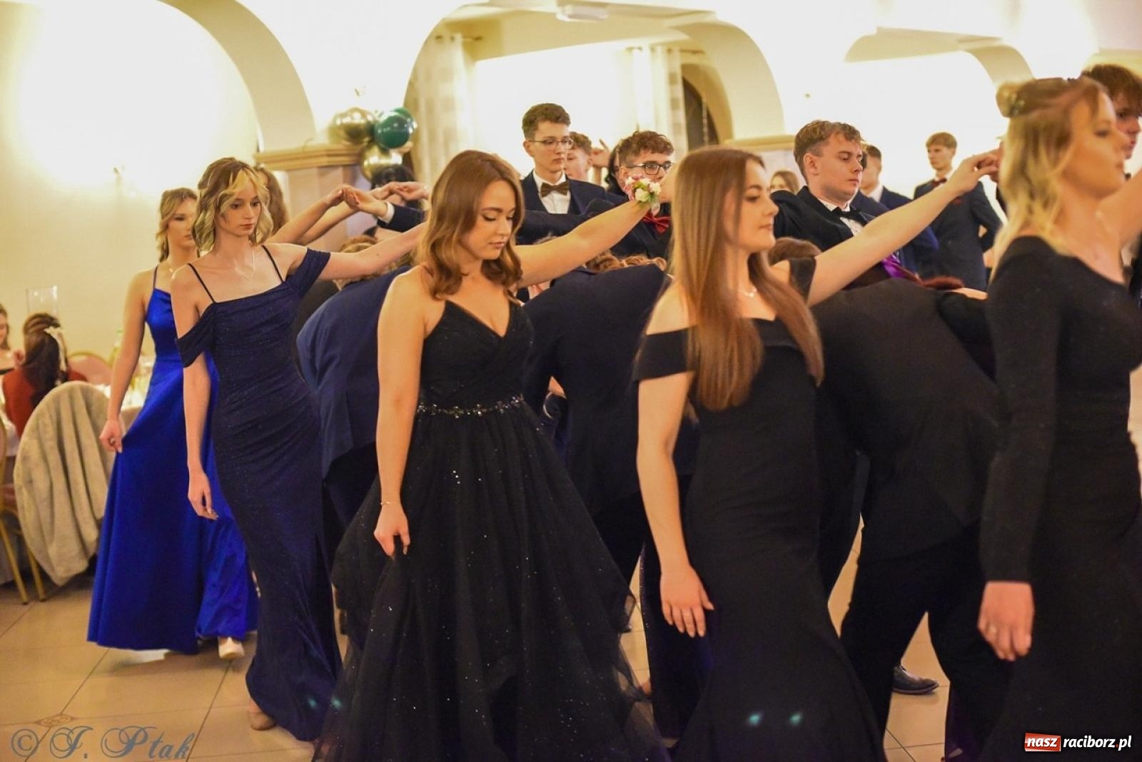 Zdjęcie w galerii na portalu naszraciborz.pl: Studniówka I LO i Liceum Sztuk Plastycznych na bis! wiadomości z regionu