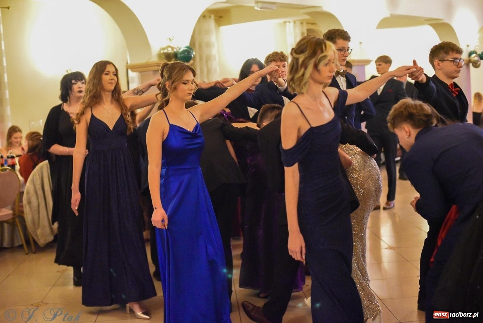 Zdjęcie w galerii na portalu naszraciborz.pl: Studniówka I LO i Liceum Sztuk Plastycznych na bis! wiadomości z regionu