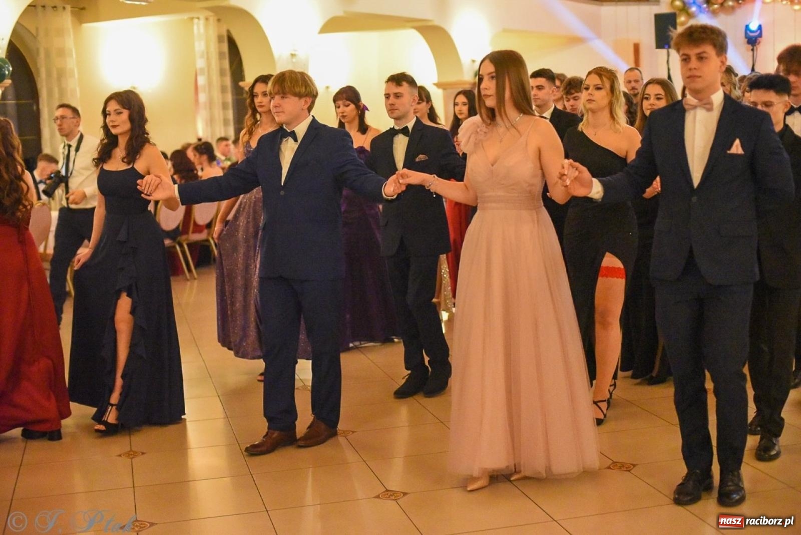 Zdjęcie w galerii na portalu naszraciborz.pl: Studniówka I LO i Liceum Sztuk Plastycznych na bis! wiadomości z regionu