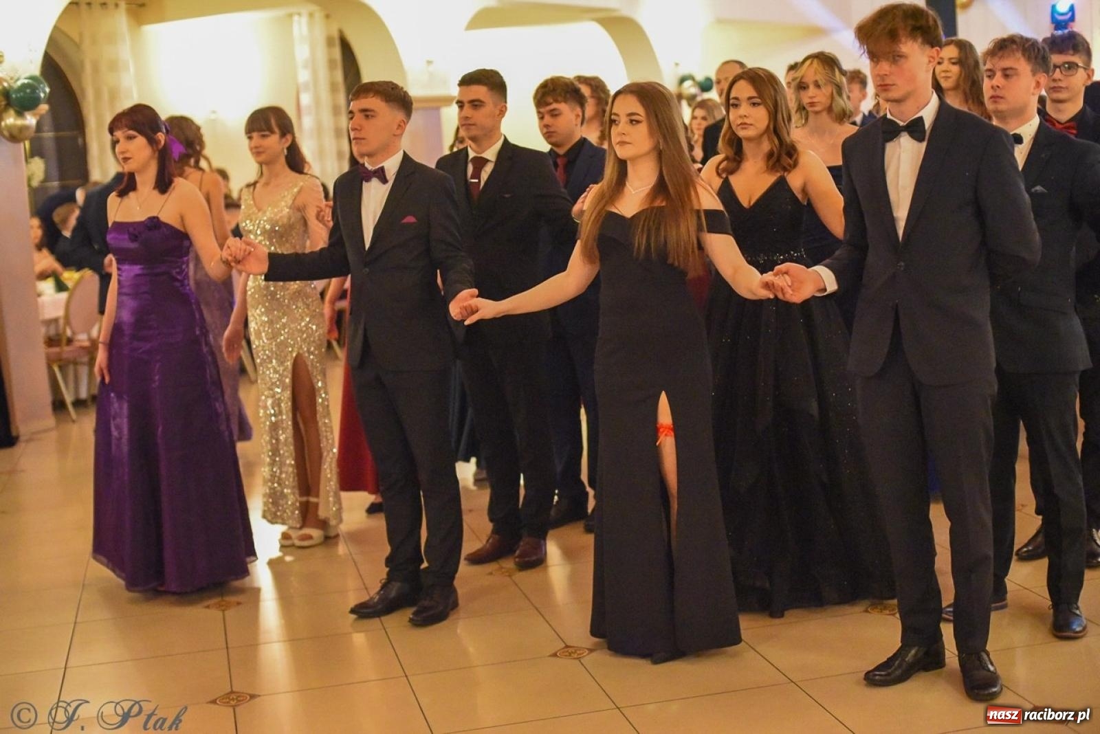 Zdjęcie w galerii na portalu naszraciborz.pl: Studniówka I LO i Liceum Sztuk Plastycznych na bis! wiadomości z regionu