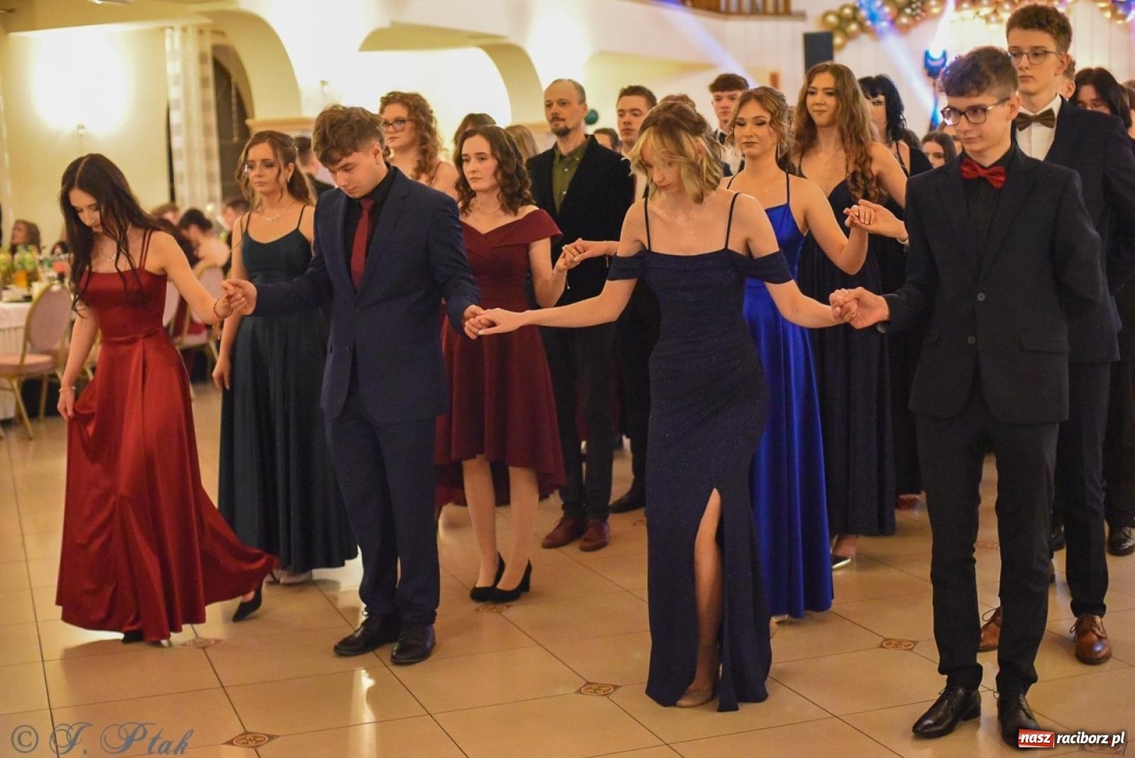 Zdjęcie w galerii na portalu naszraciborz.pl: Studniówka I LO i Liceum Sztuk Plastycznych na bis! wiadomości z regionu