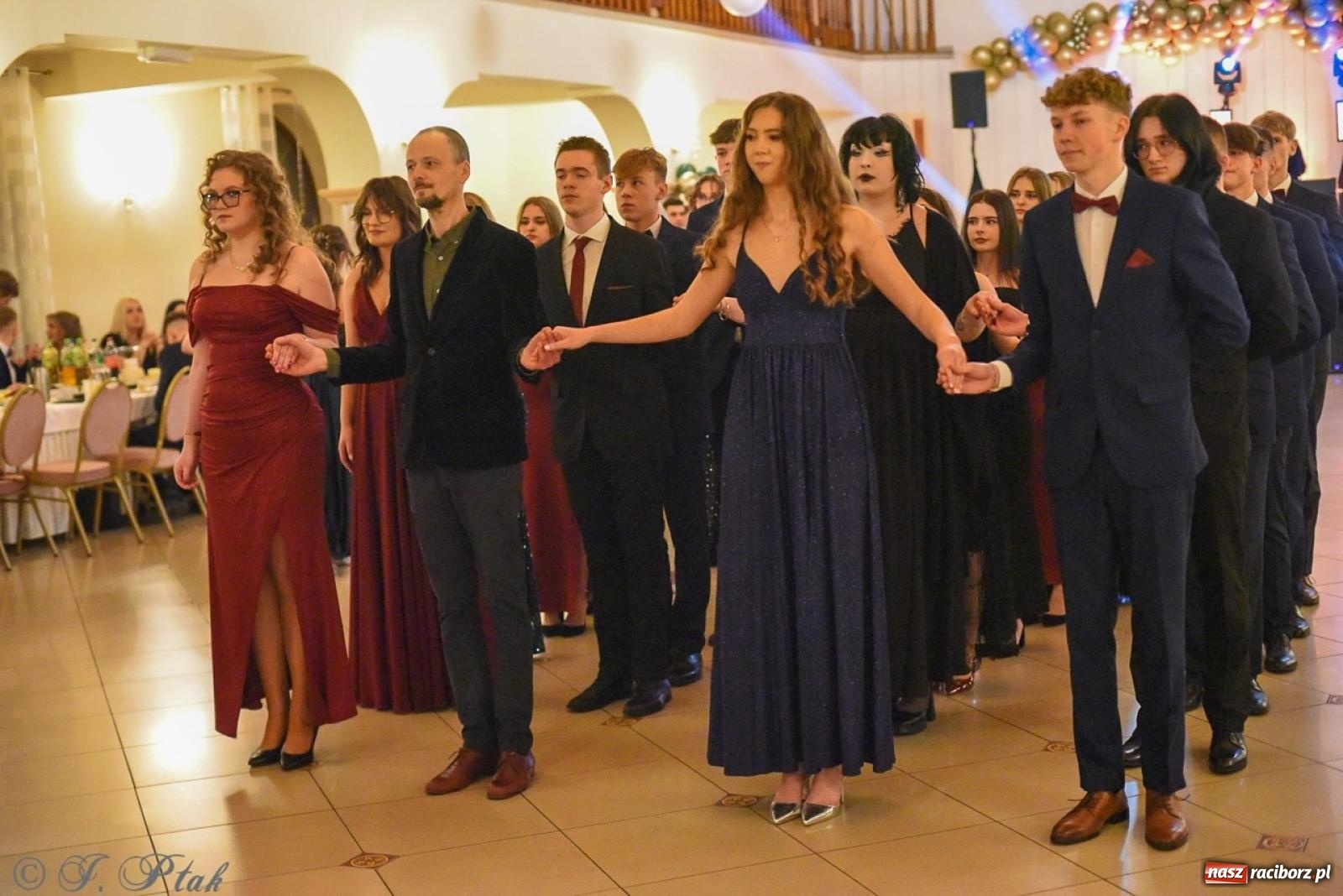 Zdjęcie w galerii na portalu naszraciborz.pl: Studniówka I LO i Liceum Sztuk Plastycznych na bis! wiadomości z regionu