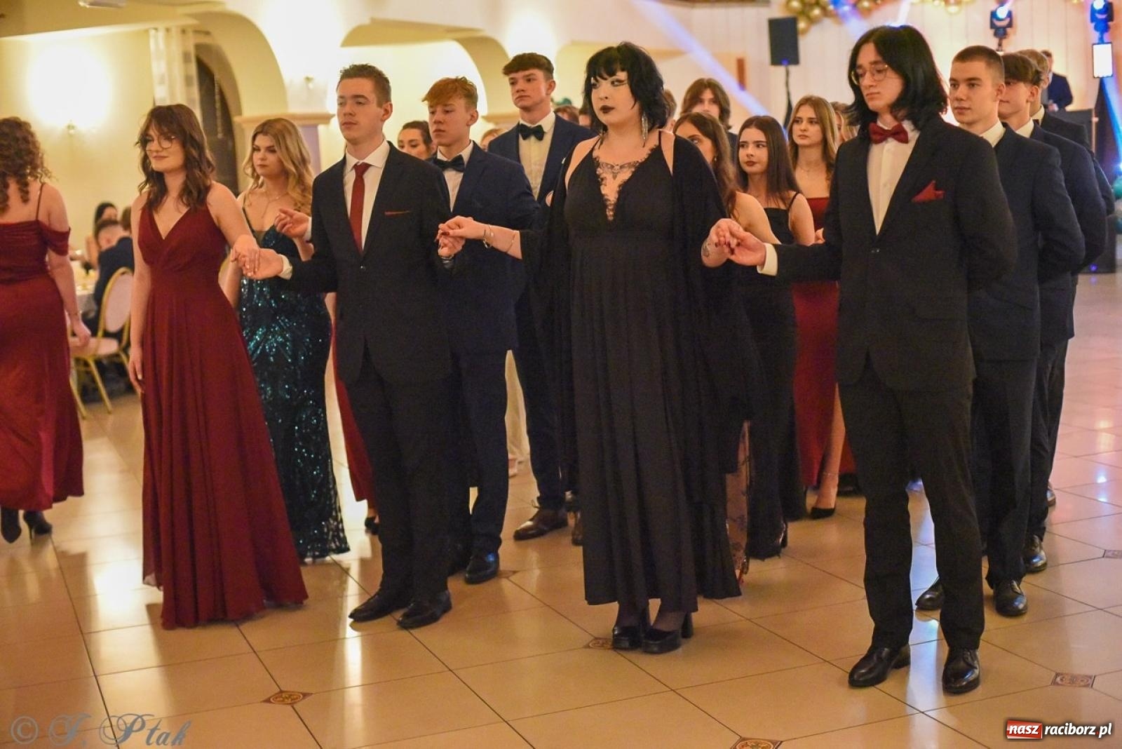 Zdjęcie w galerii na portalu naszraciborz.pl: Studniówka I LO i Liceum Sztuk Plastycznych na bis! wiadomości z regionu