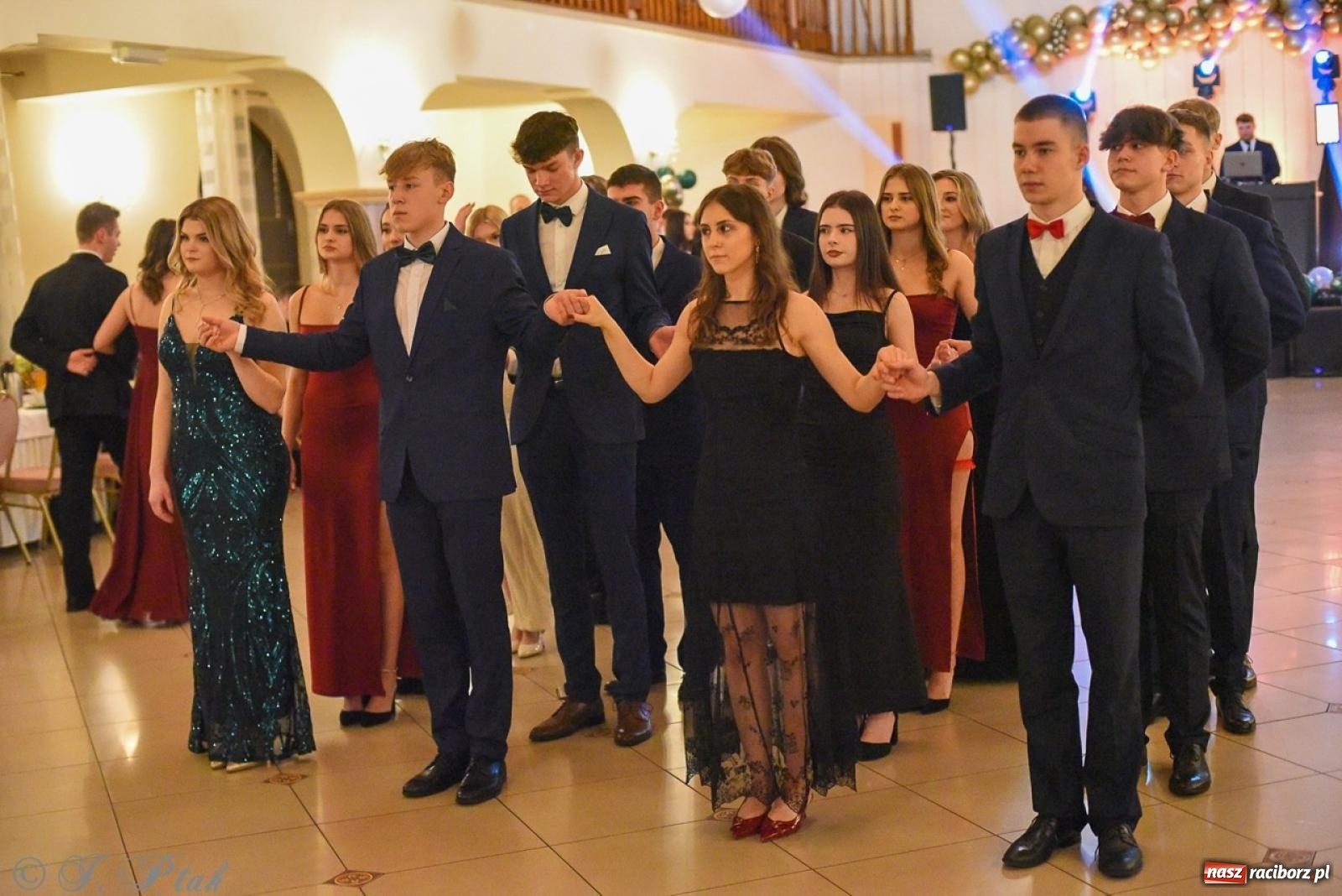 Zdjęcie w galerii na portalu naszraciborz.pl: Studniówka I LO i Liceum Sztuk Plastycznych na bis! wiadomości z regionu