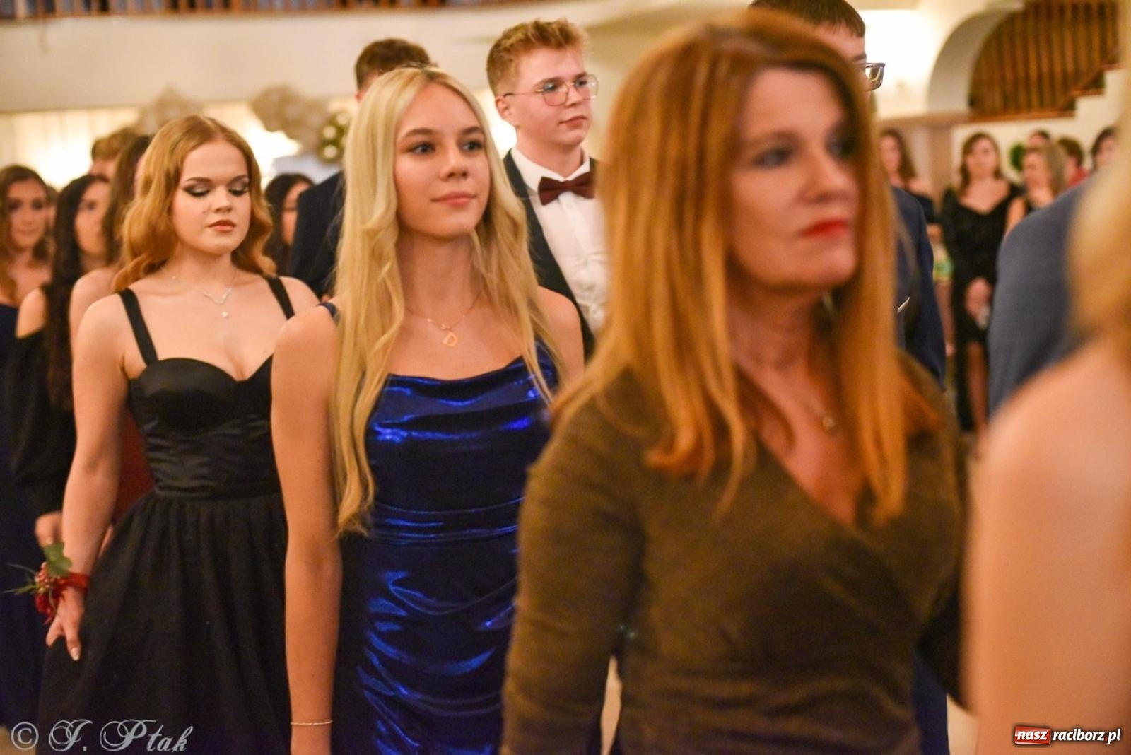 Zdjęcie w galerii na portalu naszraciborz.pl: Studniówka I LO i Liceum Sztuk Plastycznych na bis! wiadomości z regionu