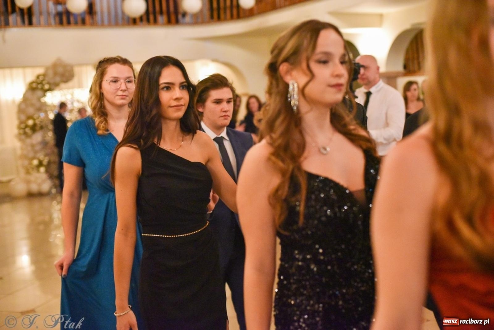 Zdjęcie w galerii na portalu naszraciborz.pl: Studniówka I LO i Liceum Sztuk Plastycznych na bis! wiadomości z regionu