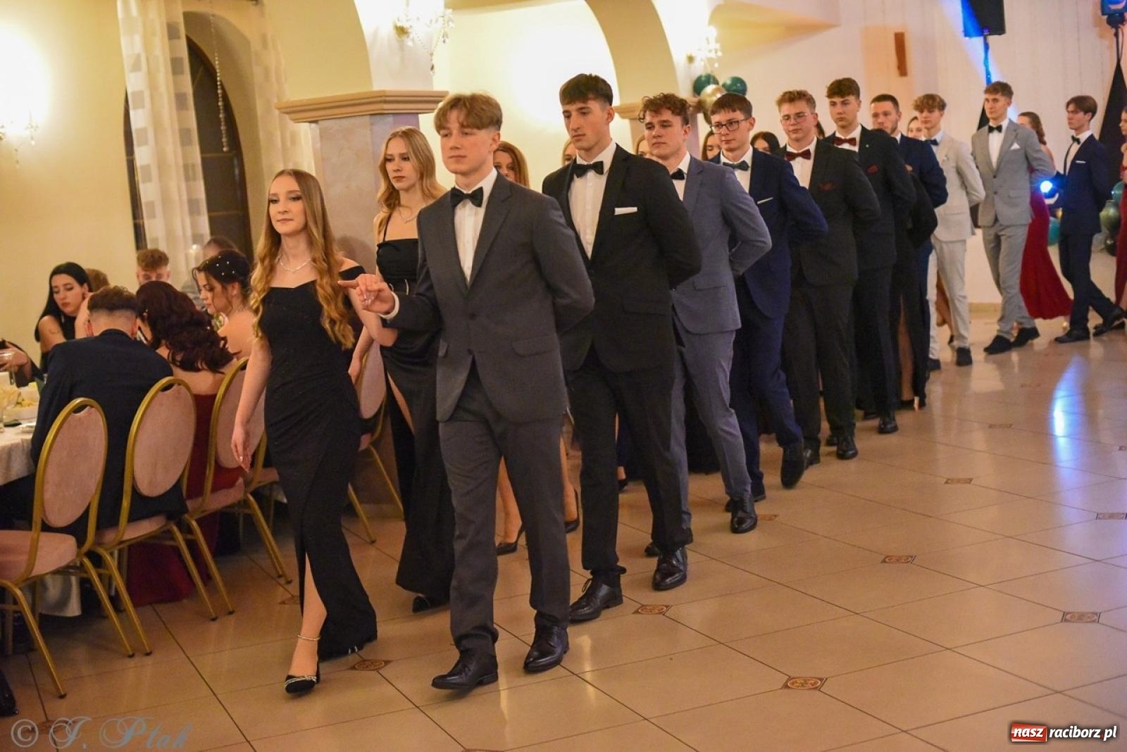 Zdjęcie w galerii na portalu naszraciborz.pl: Studniówka I LO i Liceum Sztuk Plastycznych na bis! wiadomości z regionu