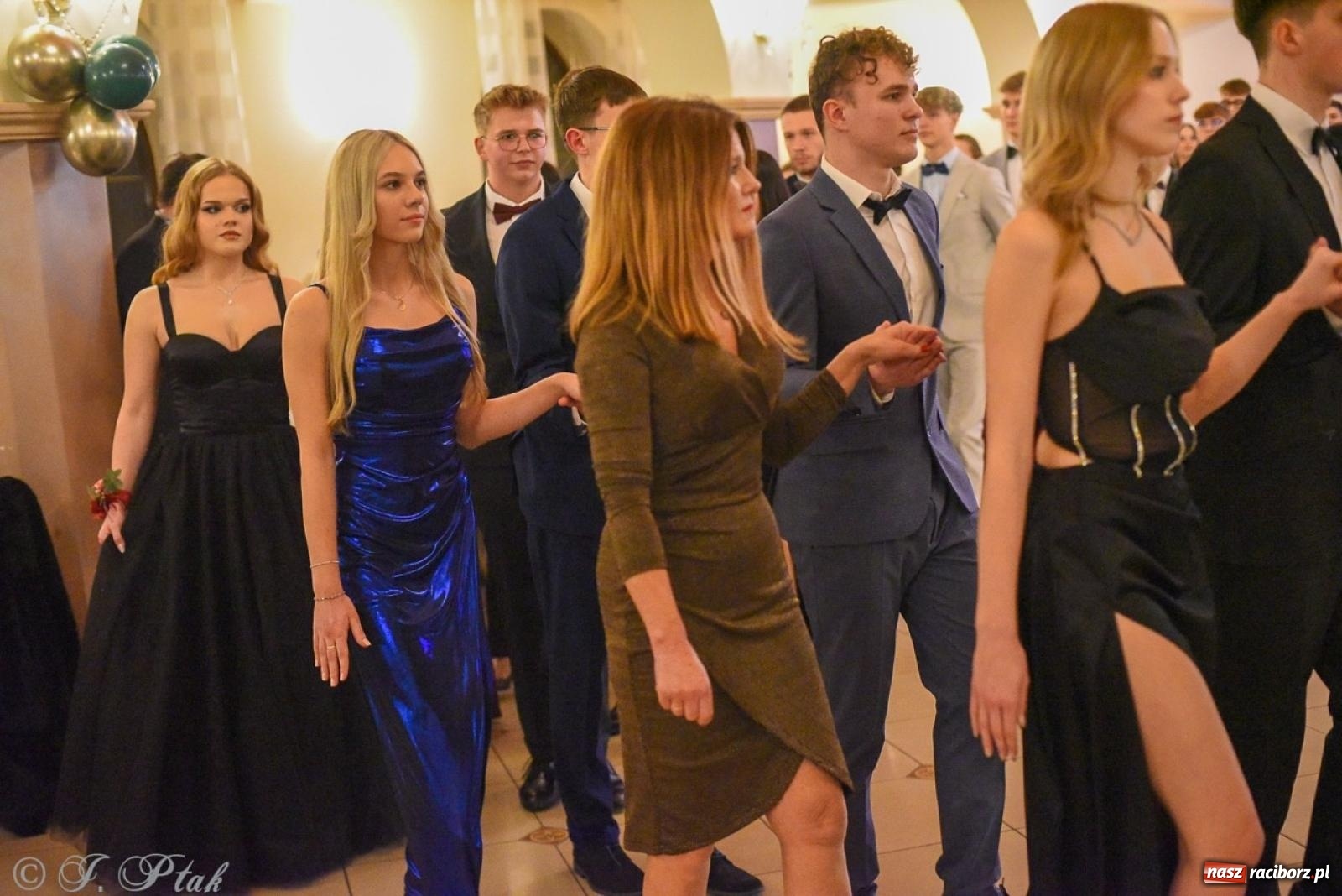 Zdjęcie w galerii na portalu naszraciborz.pl: Studniówka I LO i Liceum Sztuk Plastycznych na bis! wiadomości z regionu