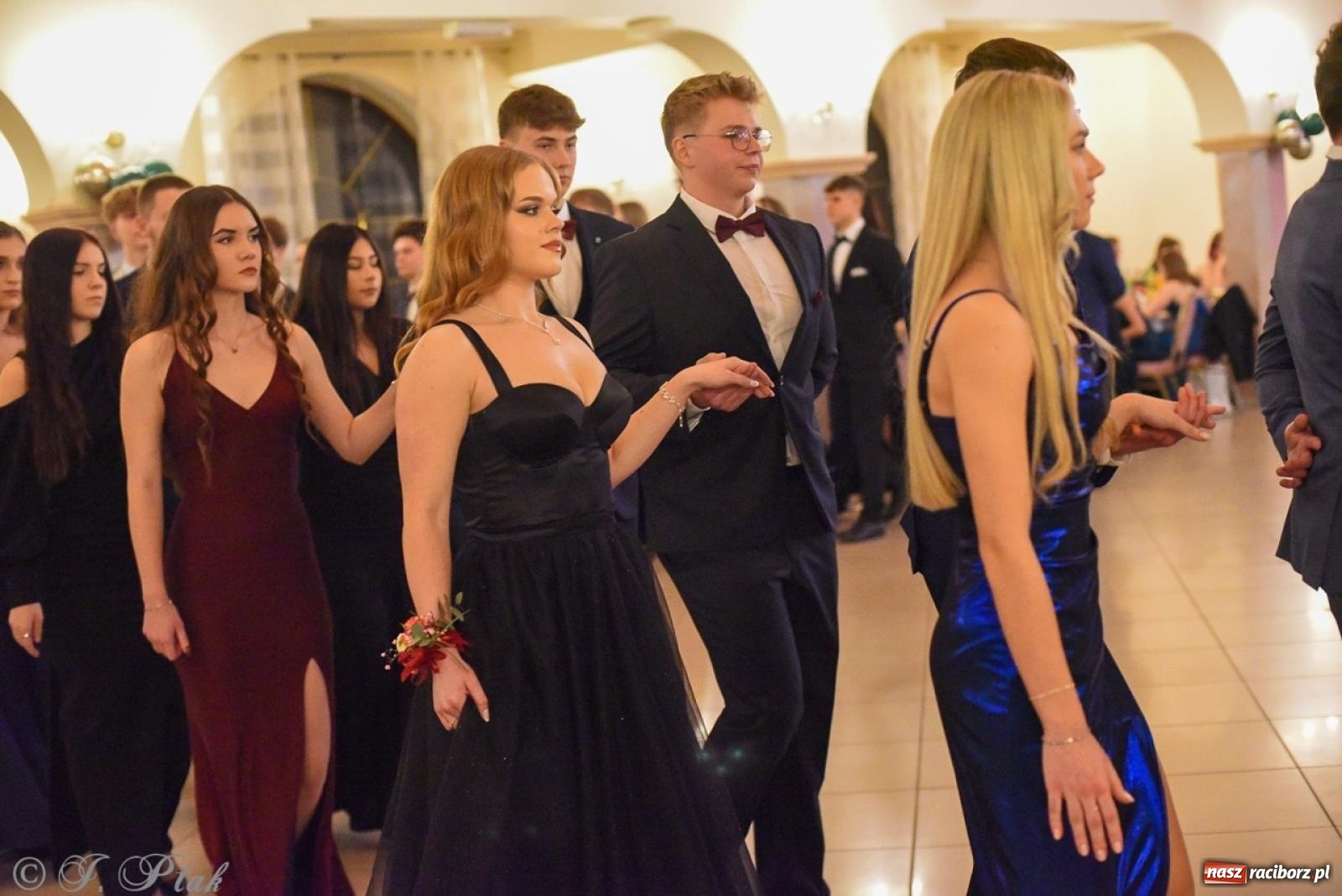 Zdjęcie w galerii na portalu naszraciborz.pl: Studniówka I LO i Liceum Sztuk Plastycznych na bis! wiadomości z regionu