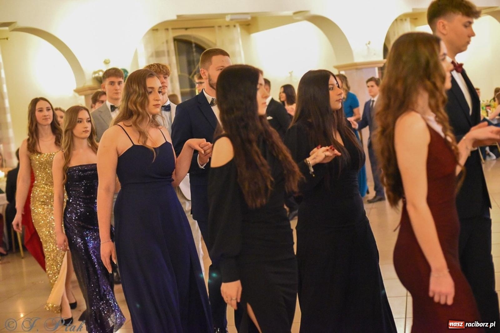 Zdjęcie w galerii na portalu naszraciborz.pl: Studniówka I LO i Liceum Sztuk Plastycznych na bis! wiadomości z regionu