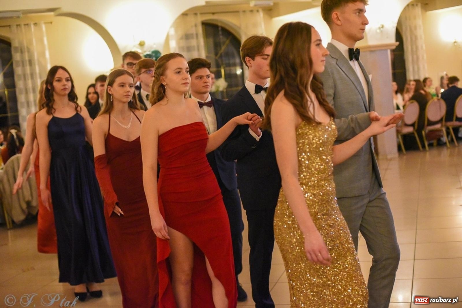 Zdjęcie w galerii na portalu naszraciborz.pl: Studniówka I LO i Liceum Sztuk Plastycznych na bis! wiadomości z regionu