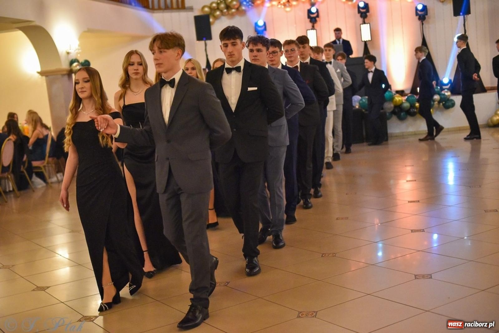 Zdjęcie w galerii na portalu naszraciborz.pl: Studniówka I LO i Liceum Sztuk Plastycznych na bis! wiadomości z regionu