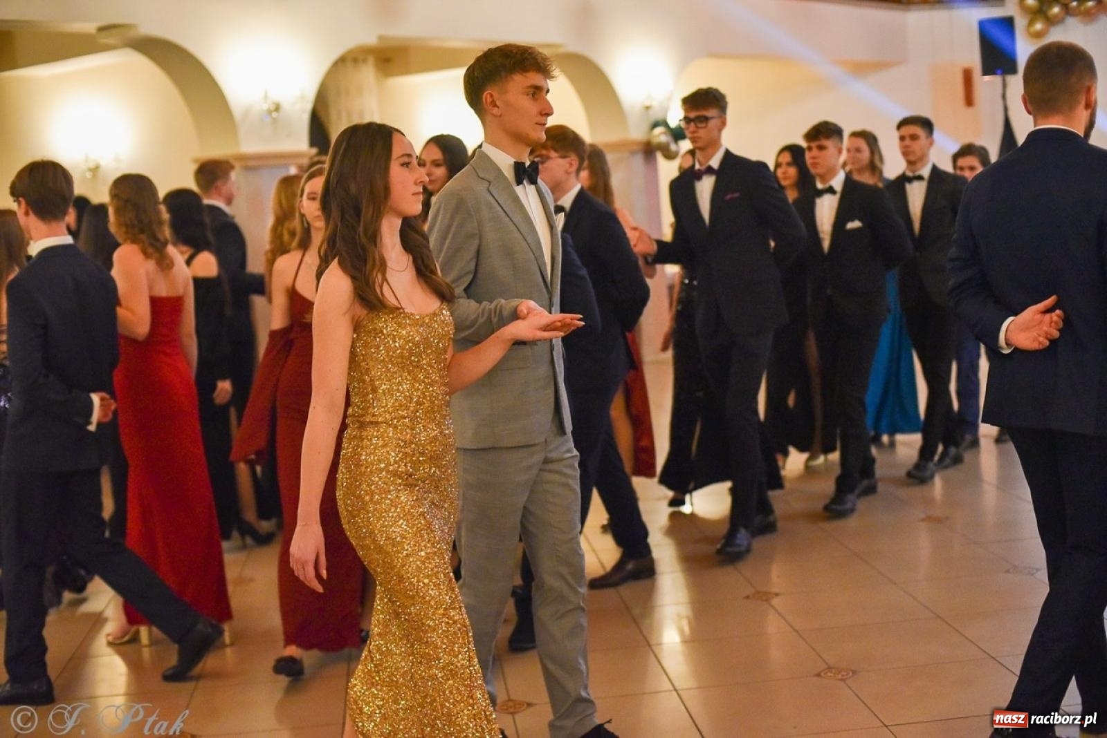 Zdjęcie w galerii na portalu naszraciborz.pl: Studniówka I LO i Liceum Sztuk Plastycznych na bis! wiadomości z regionu