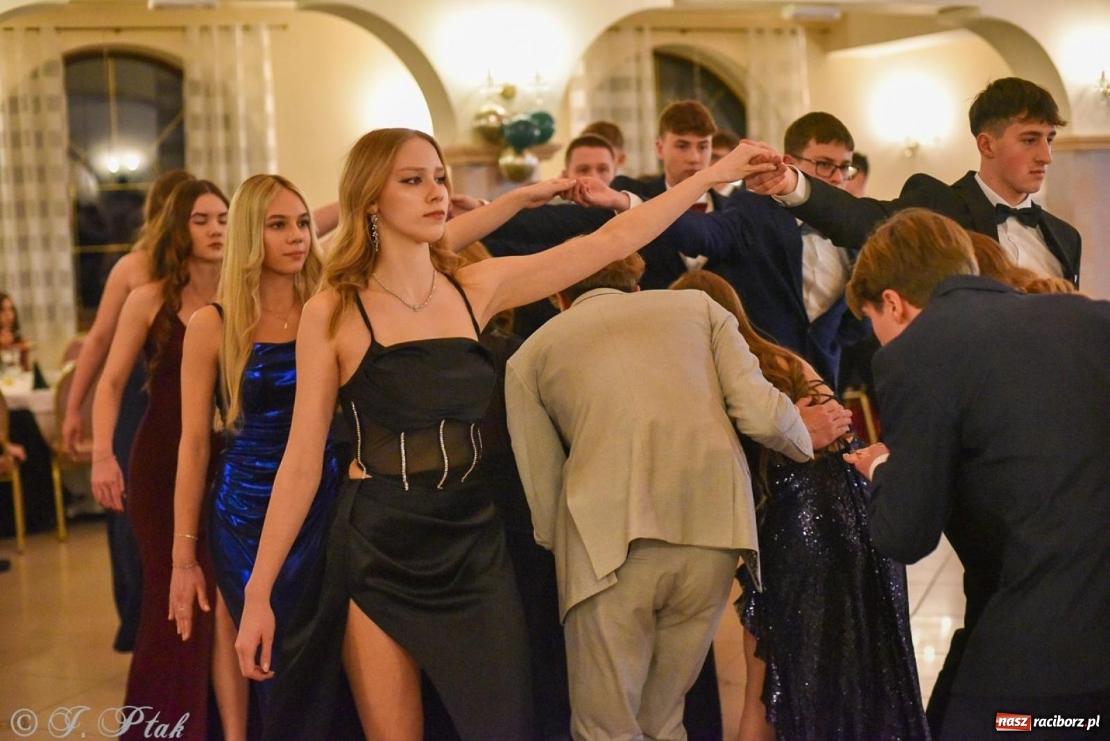 Zdjęcie w galerii na portalu naszraciborz.pl: Studniówka I LO i Liceum Sztuk Plastycznych na bis! wiadomości z regionu