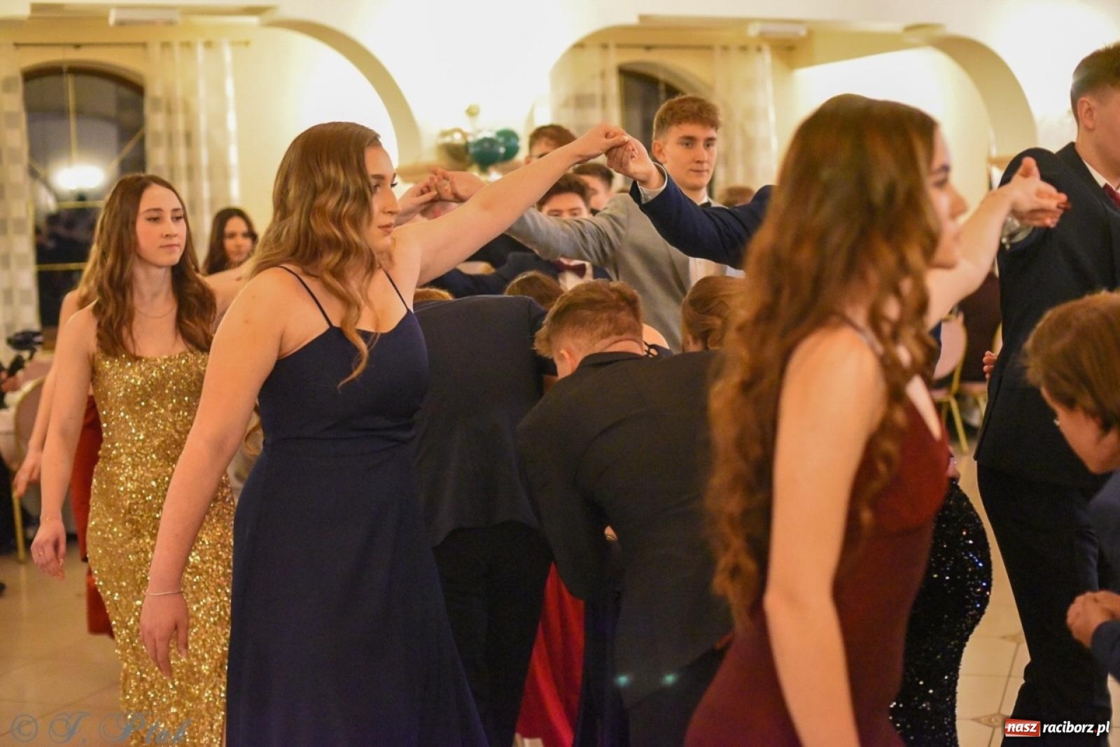 Zdjęcie w galerii na portalu naszraciborz.pl: Studniówka I LO i Liceum Sztuk Plastycznych na bis! wiadomości z regionu