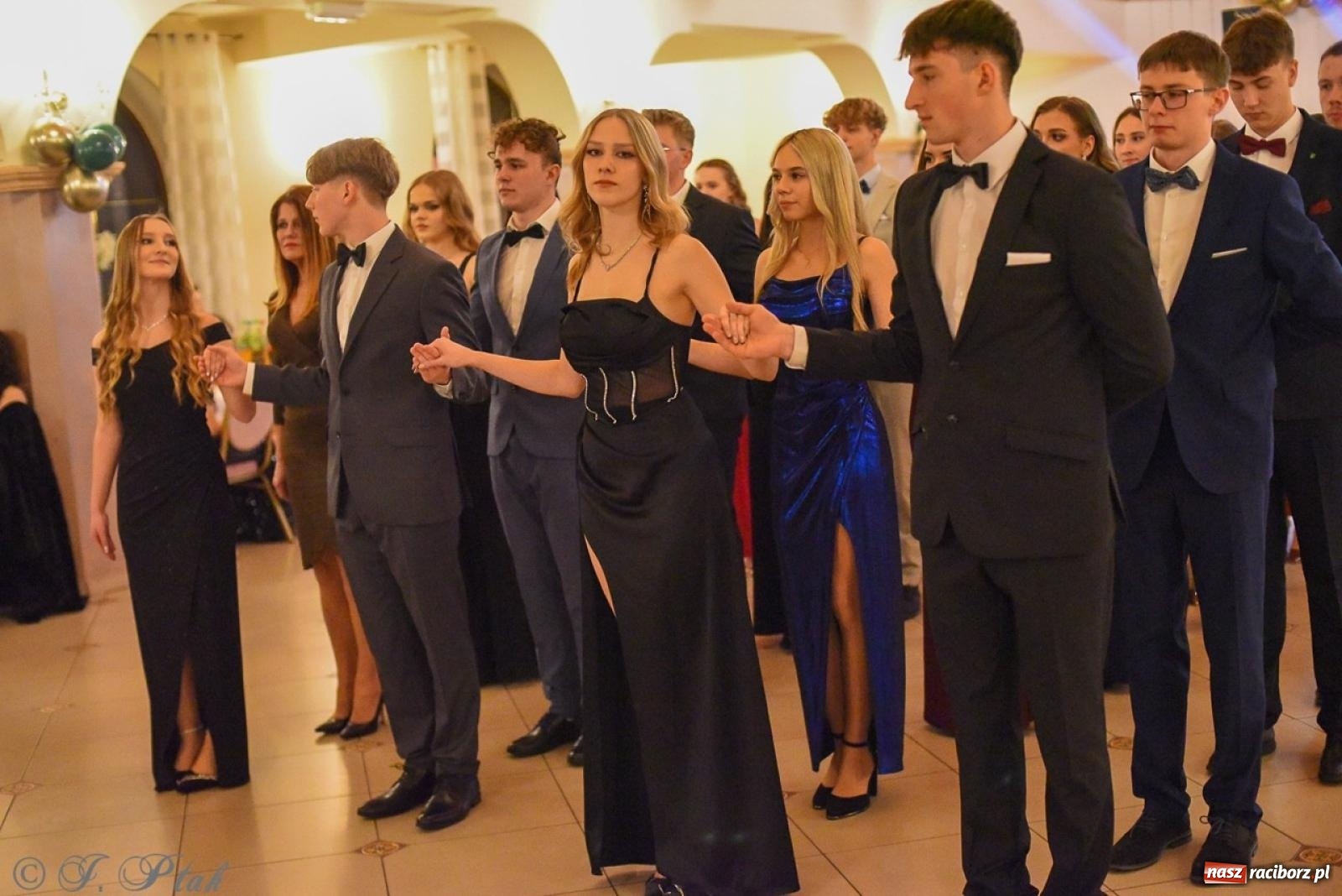 Zdjęcie w galerii na portalu naszraciborz.pl: Studniówka I LO i Liceum Sztuk Plastycznych na bis! wiadomości z regionu