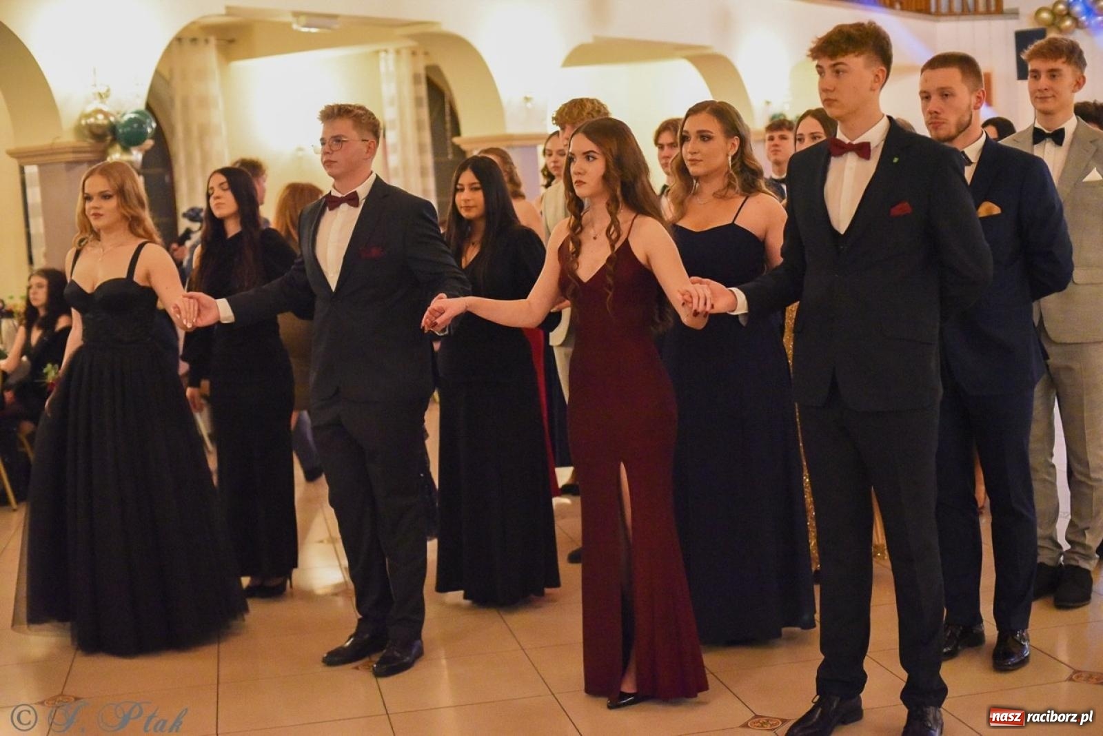 Zdjęcie w galerii na portalu naszraciborz.pl: Studniówka I LO i Liceum Sztuk Plastycznych na bis! wiadomości z regionu