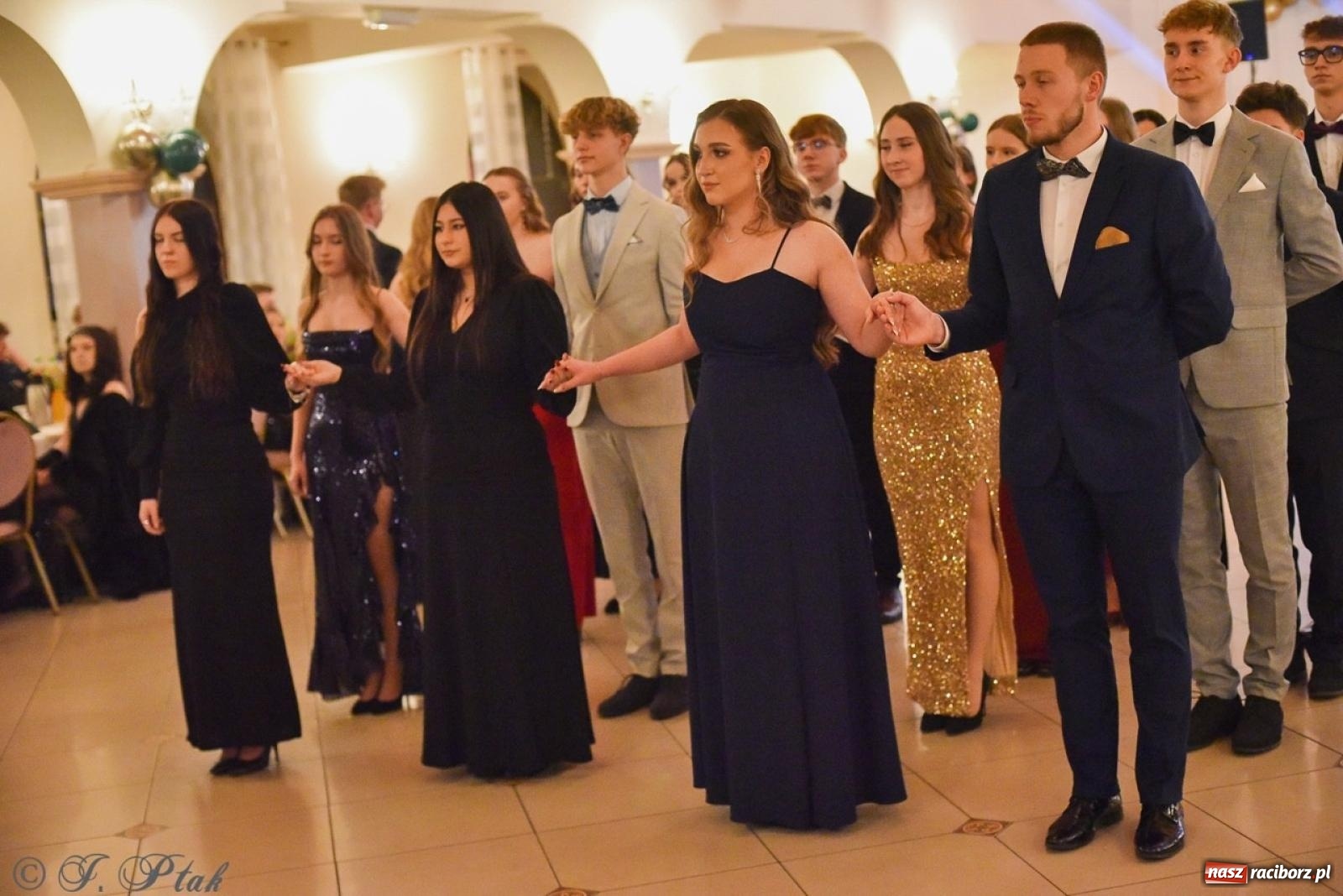 Zdjęcie w galerii na portalu naszraciborz.pl: Studniówka I LO i Liceum Sztuk Plastycznych na bis! wiadomości z regionu