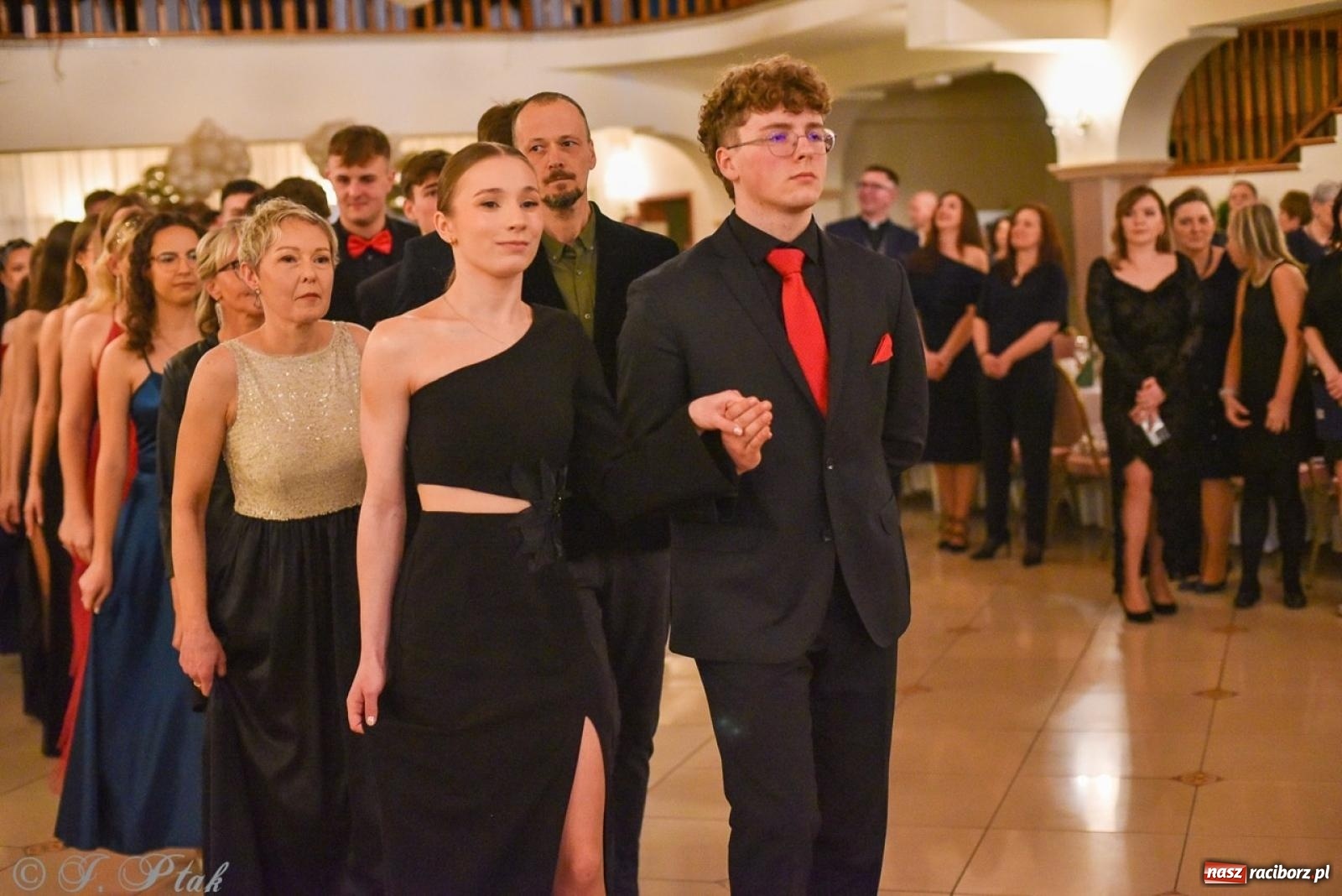 Zdjęcie w galerii na portalu naszraciborz.pl: Studniówka I LO i Liceum Sztuk Plastycznych na bis! wiadomości z regionu