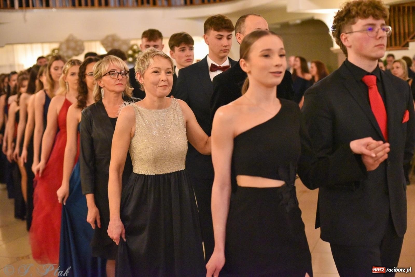 Zdjęcie w galerii na portalu naszraciborz.pl: Studniówka I LO i Liceum Sztuk Plastycznych na bis! wiadomości z regionu