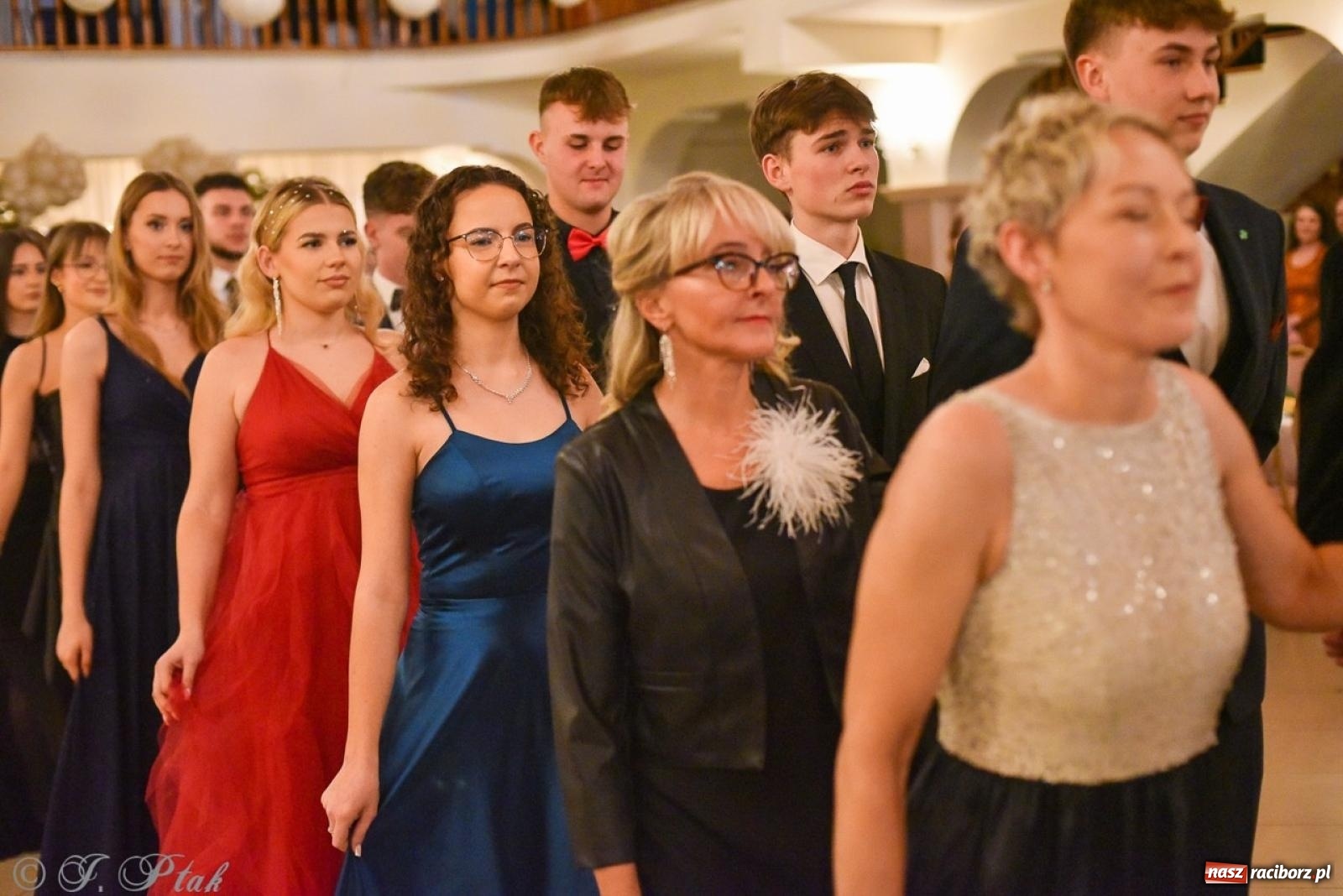 Zdjęcie w galerii na portalu naszraciborz.pl: Studniówka I LO i Liceum Sztuk Plastycznych na bis! wiadomości z regionu