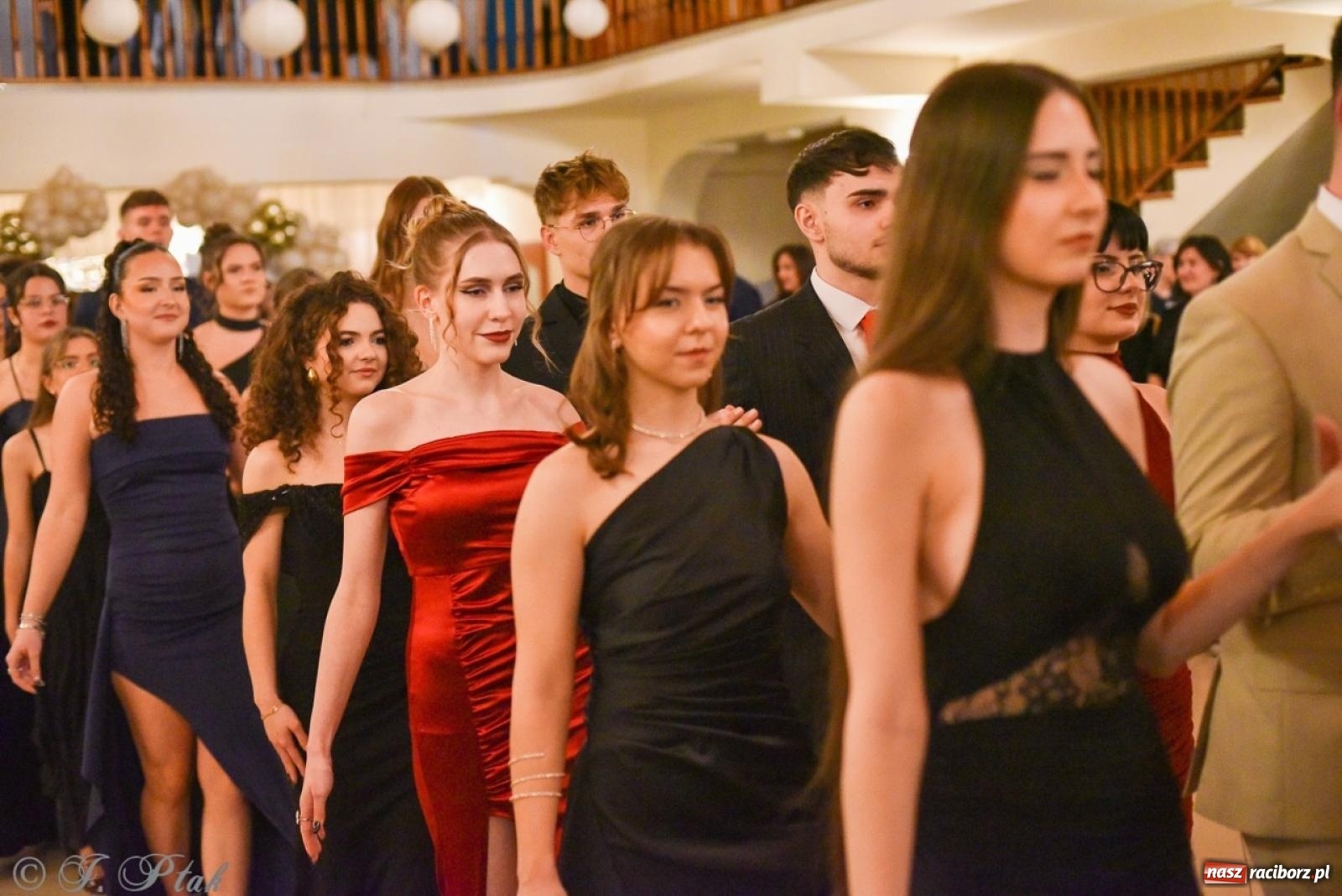 Zdjęcie w galerii na portalu naszraciborz.pl: Studniówka I LO i Liceum Sztuk Plastycznych na bis! wiadomości z regionu