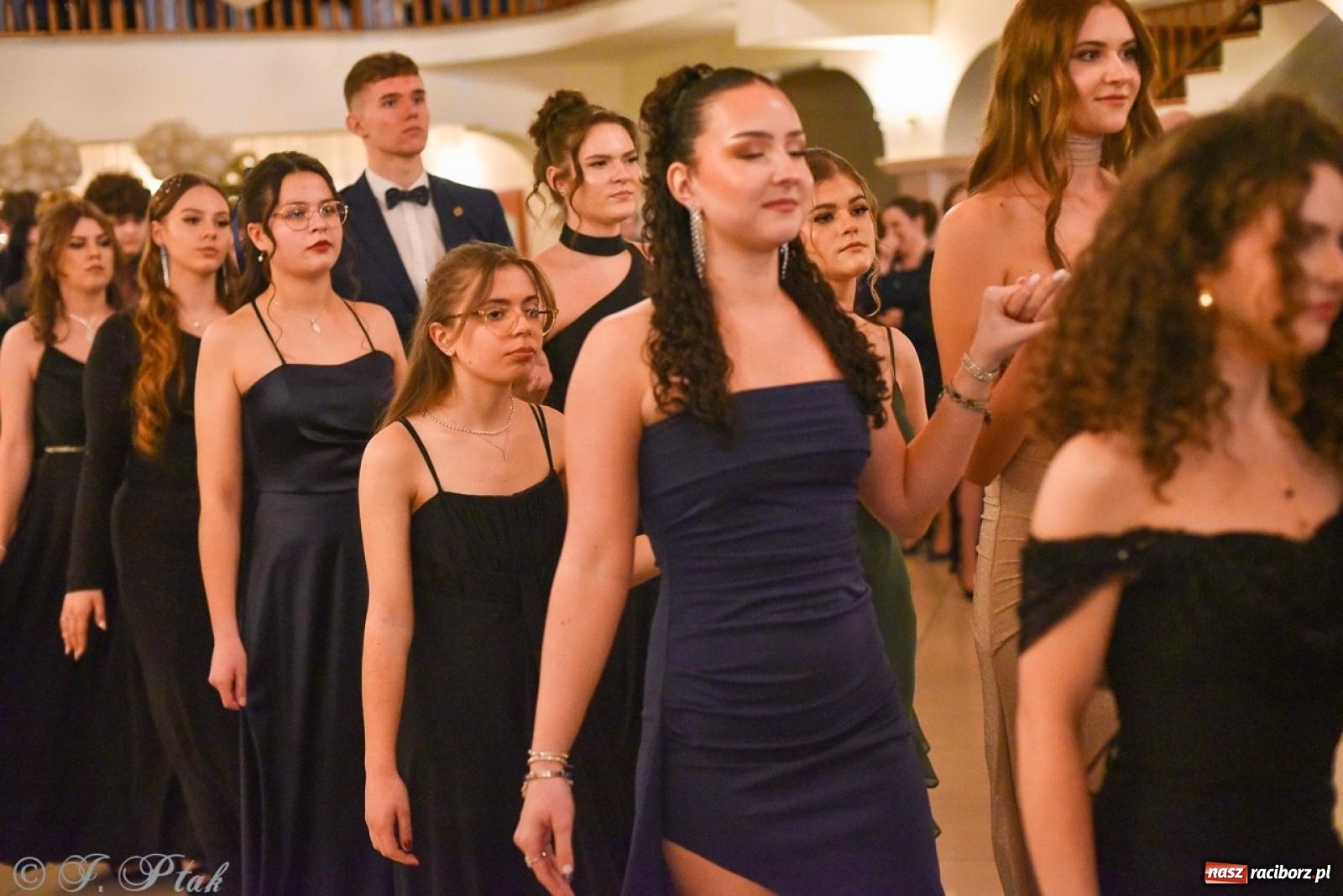 Zdjęcie w galerii na portalu naszraciborz.pl: Studniówka I LO i Liceum Sztuk Plastycznych na bis! wiadomości z regionu