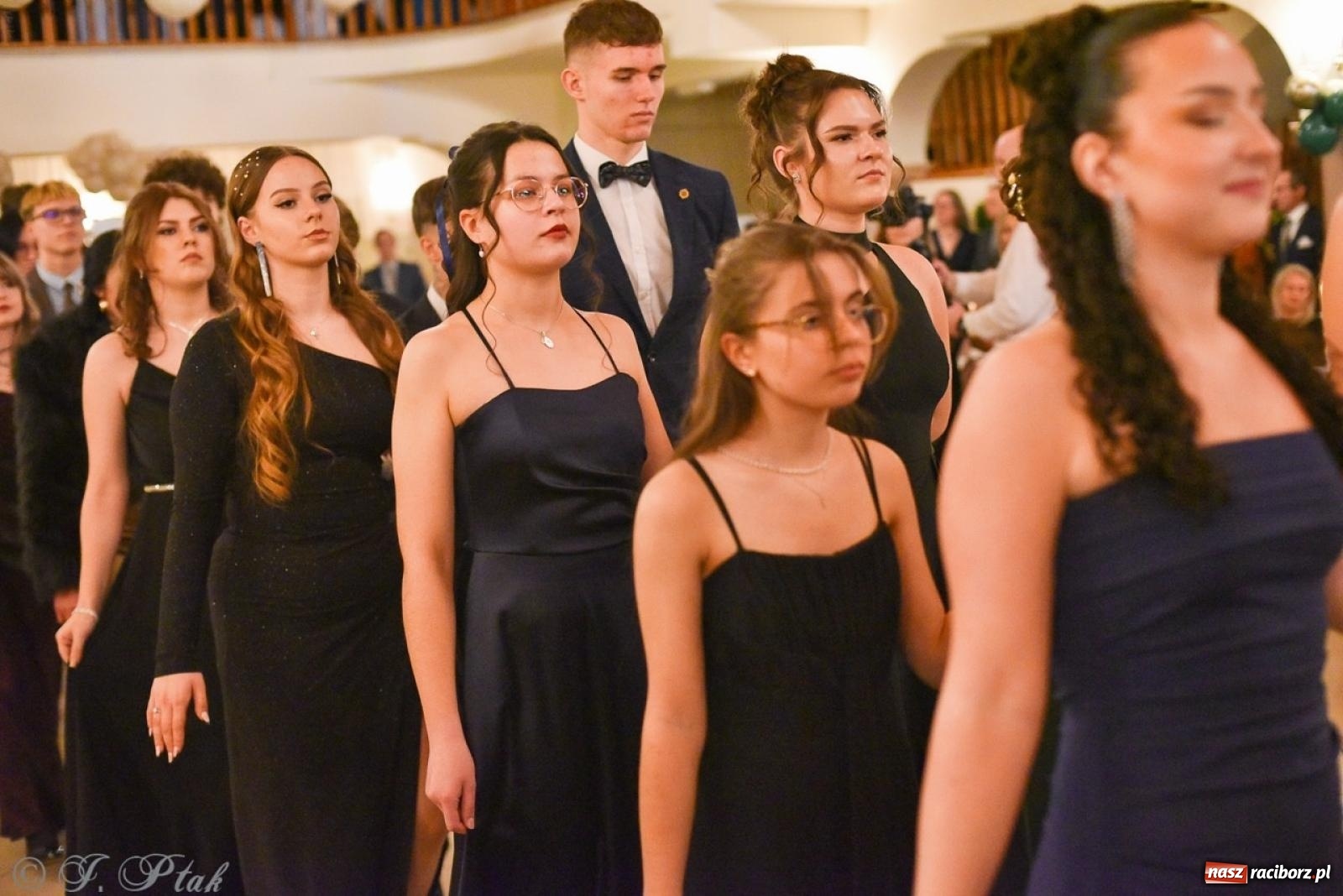 Zdjęcie w galerii na portalu naszraciborz.pl: Studniówka I LO i Liceum Sztuk Plastycznych na bis! wiadomości z regionu