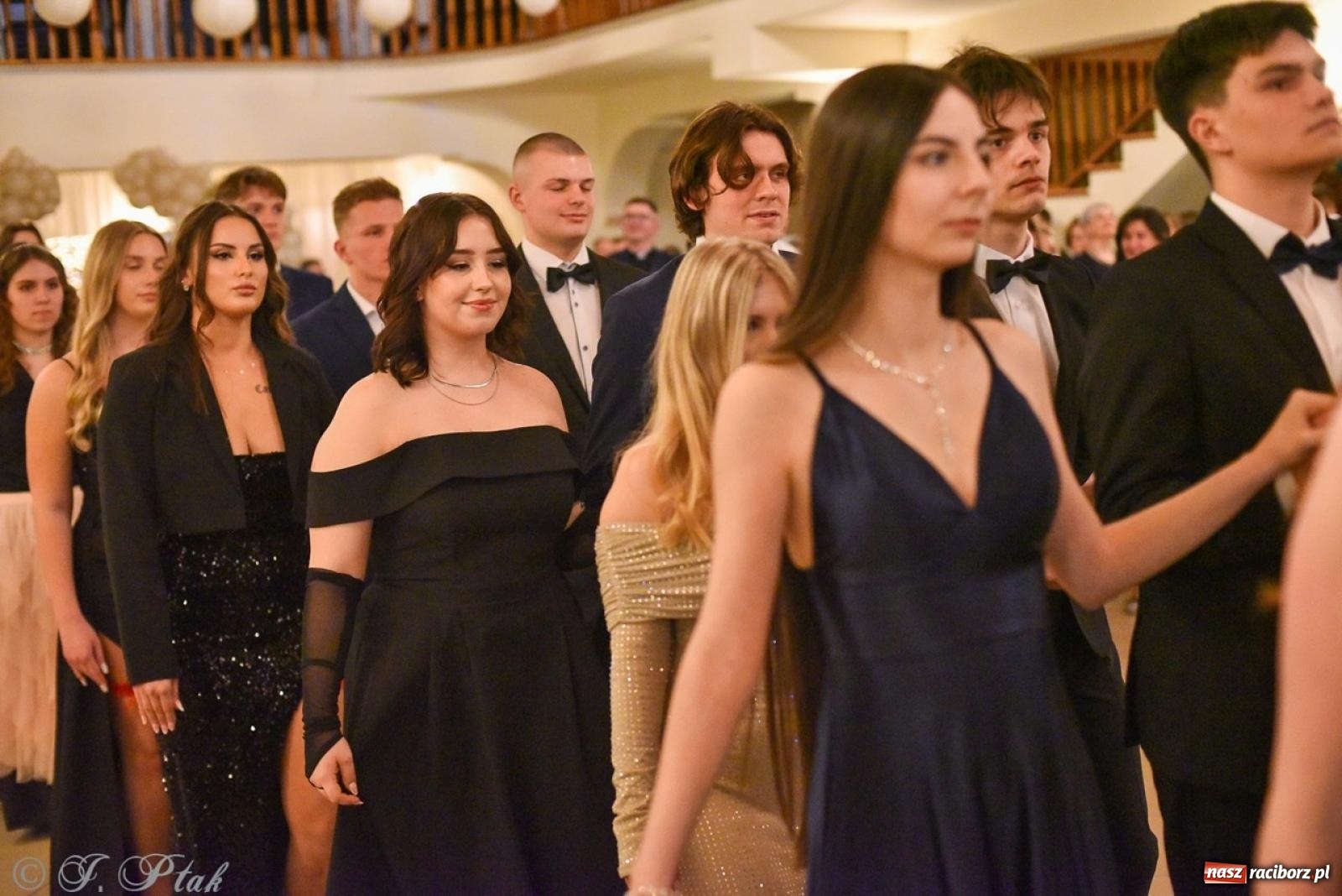 Zdjęcie w galerii na portalu naszraciborz.pl: Studniówka I LO i Liceum Sztuk Plastycznych na bis! wiadomości z regionu