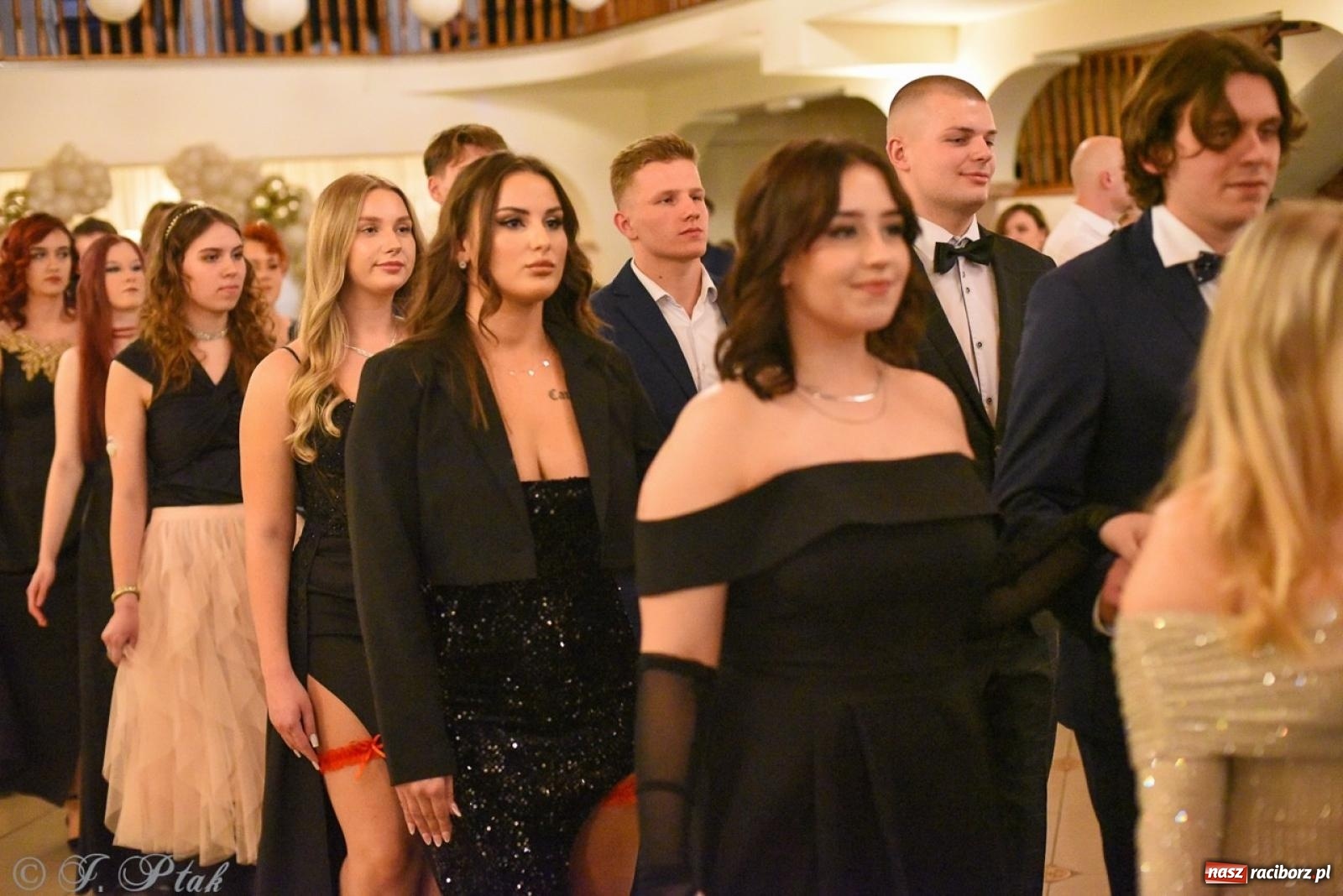 Zdjęcie w galerii na portalu naszraciborz.pl: Studniówka I LO i Liceum Sztuk Plastycznych na bis! wiadomości z regionu