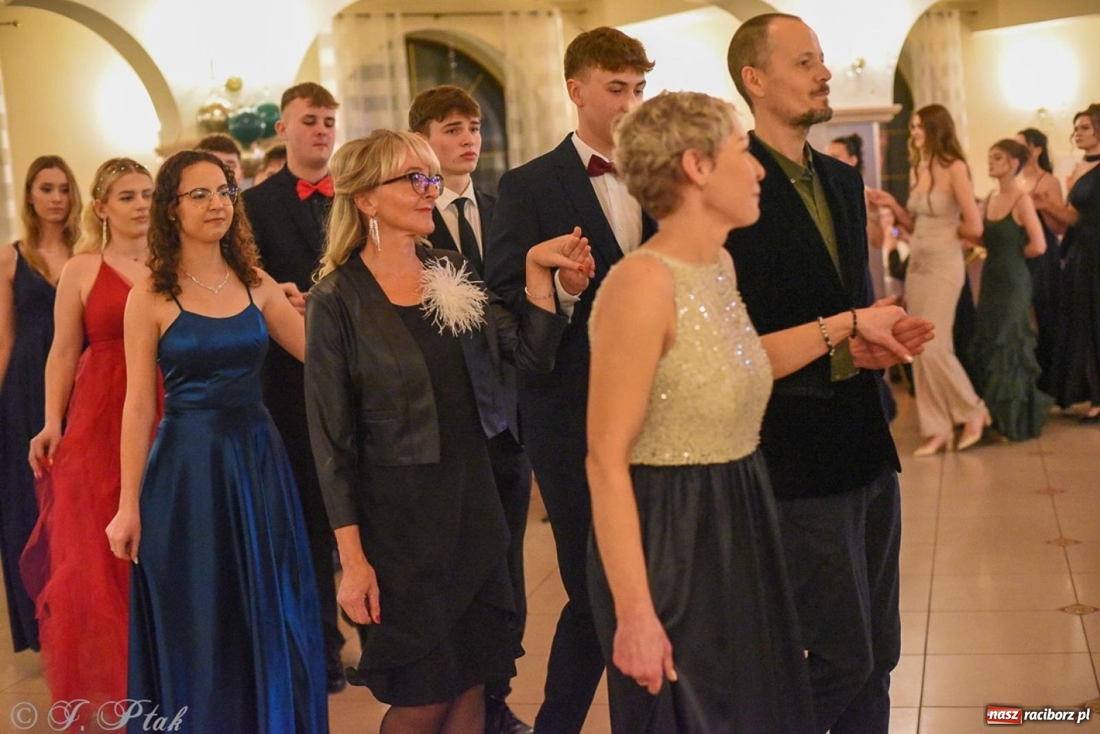 Zdjęcie w galerii na portalu naszraciborz.pl: Studniówka I LO i Liceum Sztuk Plastycznych na bis! wiadomości z regionu