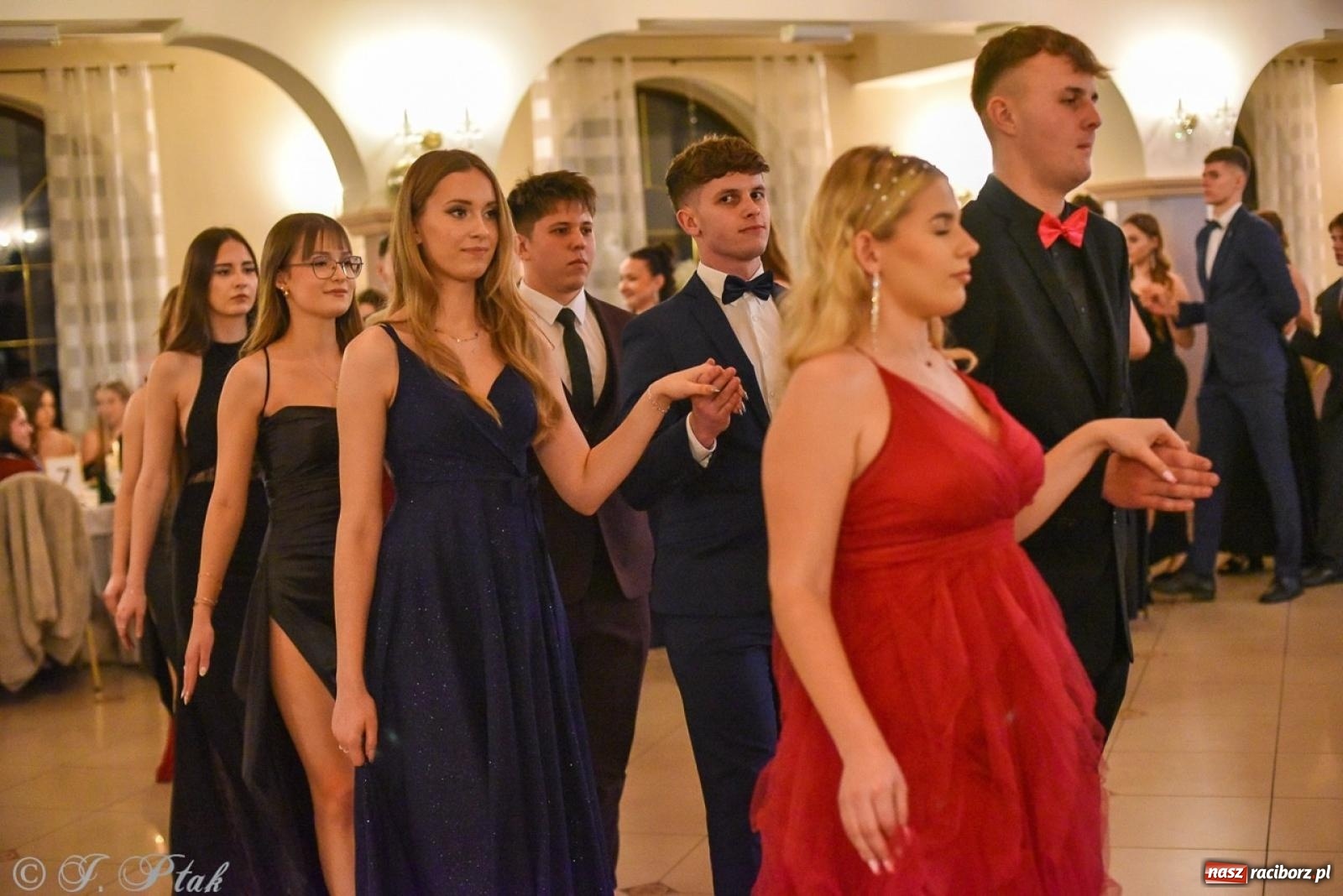 Zdjęcie w galerii na portalu naszraciborz.pl: Studniówka I LO i Liceum Sztuk Plastycznych na bis! wiadomości z regionu