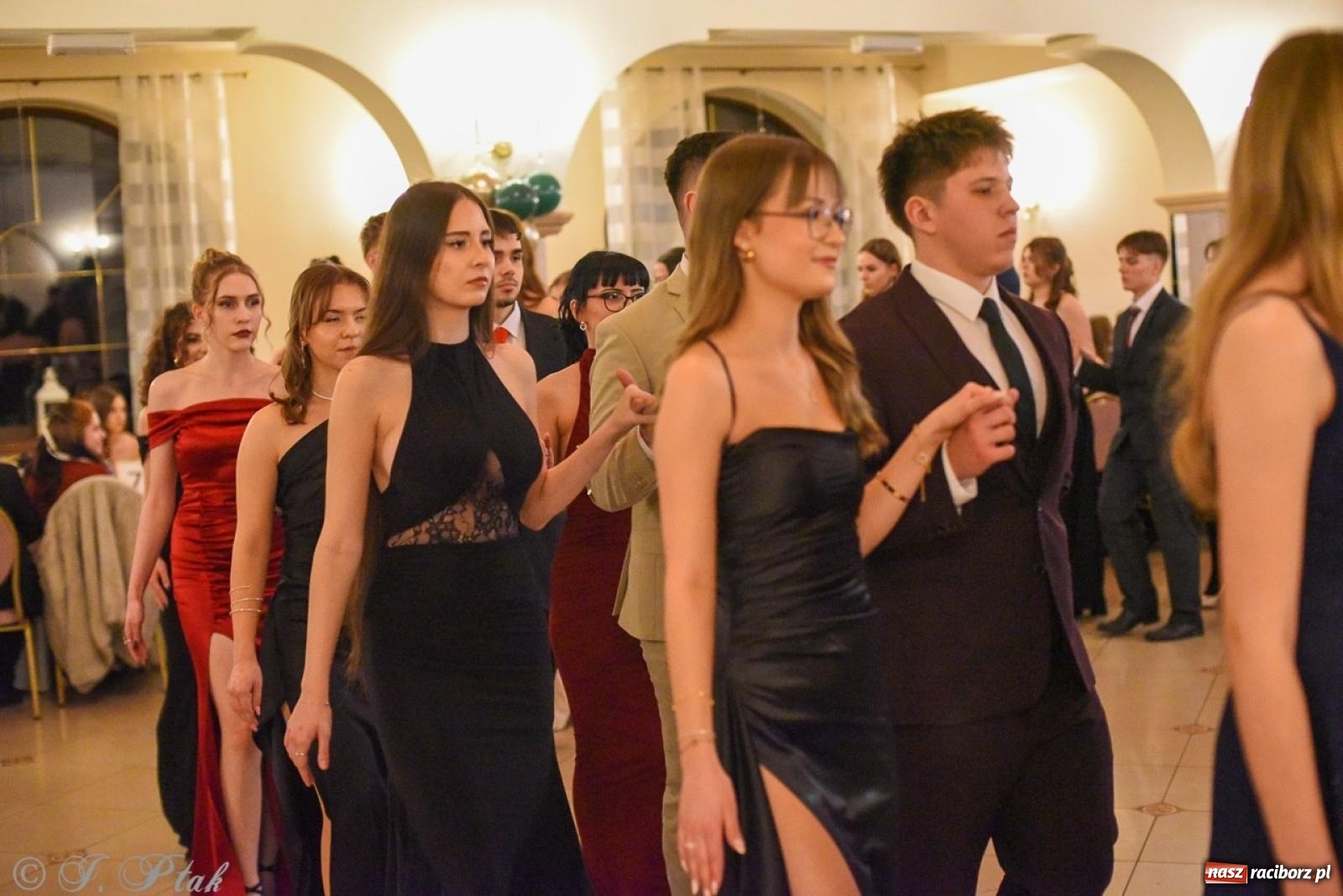 Zdjęcie w galerii na portalu naszraciborz.pl: Studniówka I LO i Liceum Sztuk Plastycznych na bis! wiadomości z regionu