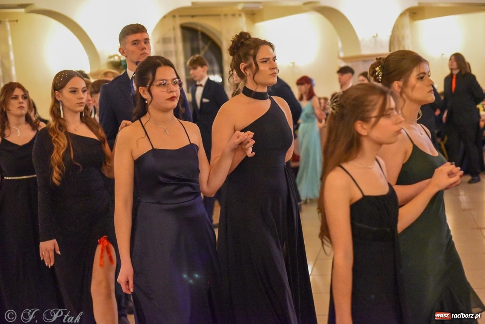 Zdjęcie w galerii na portalu naszraciborz.pl: Studniówka I LO i Liceum Sztuk Plastycznych na bis! wiadomości z regionu