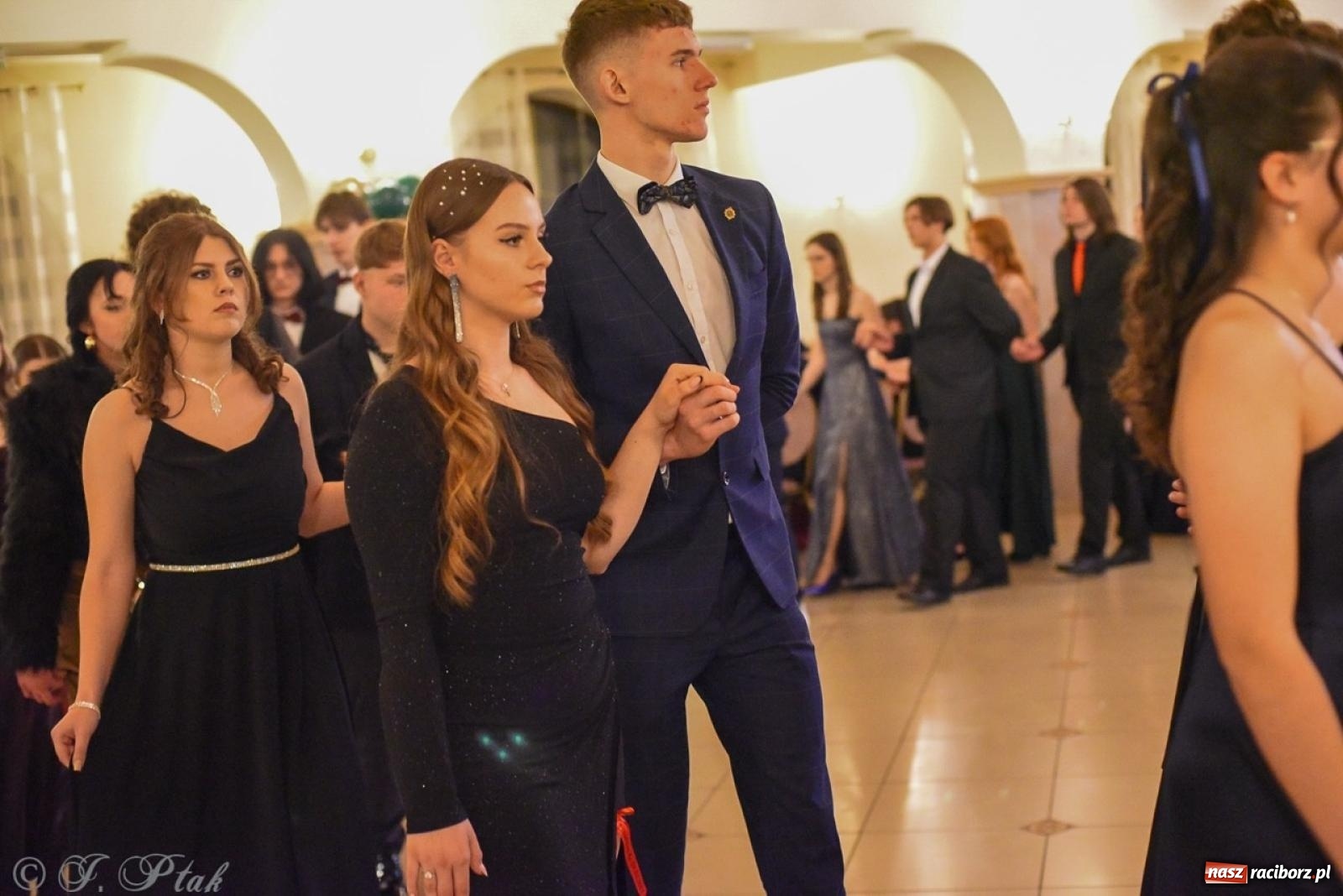 Zdjęcie w galerii na portalu naszraciborz.pl: Studniówka I LO i Liceum Sztuk Plastycznych na bis! wiadomości z regionu