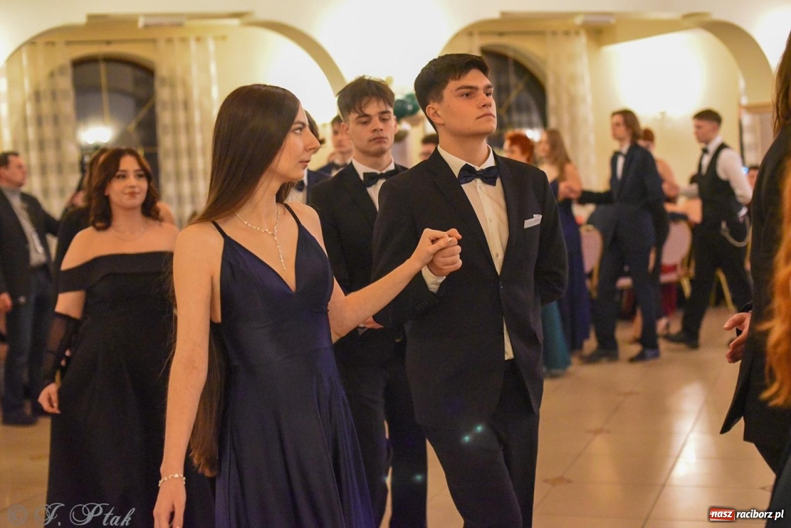 Zdjęcie w galerii na portalu naszraciborz.pl: Studniówka I LO i Liceum Sztuk Plastycznych na bis! wiadomości z regionu