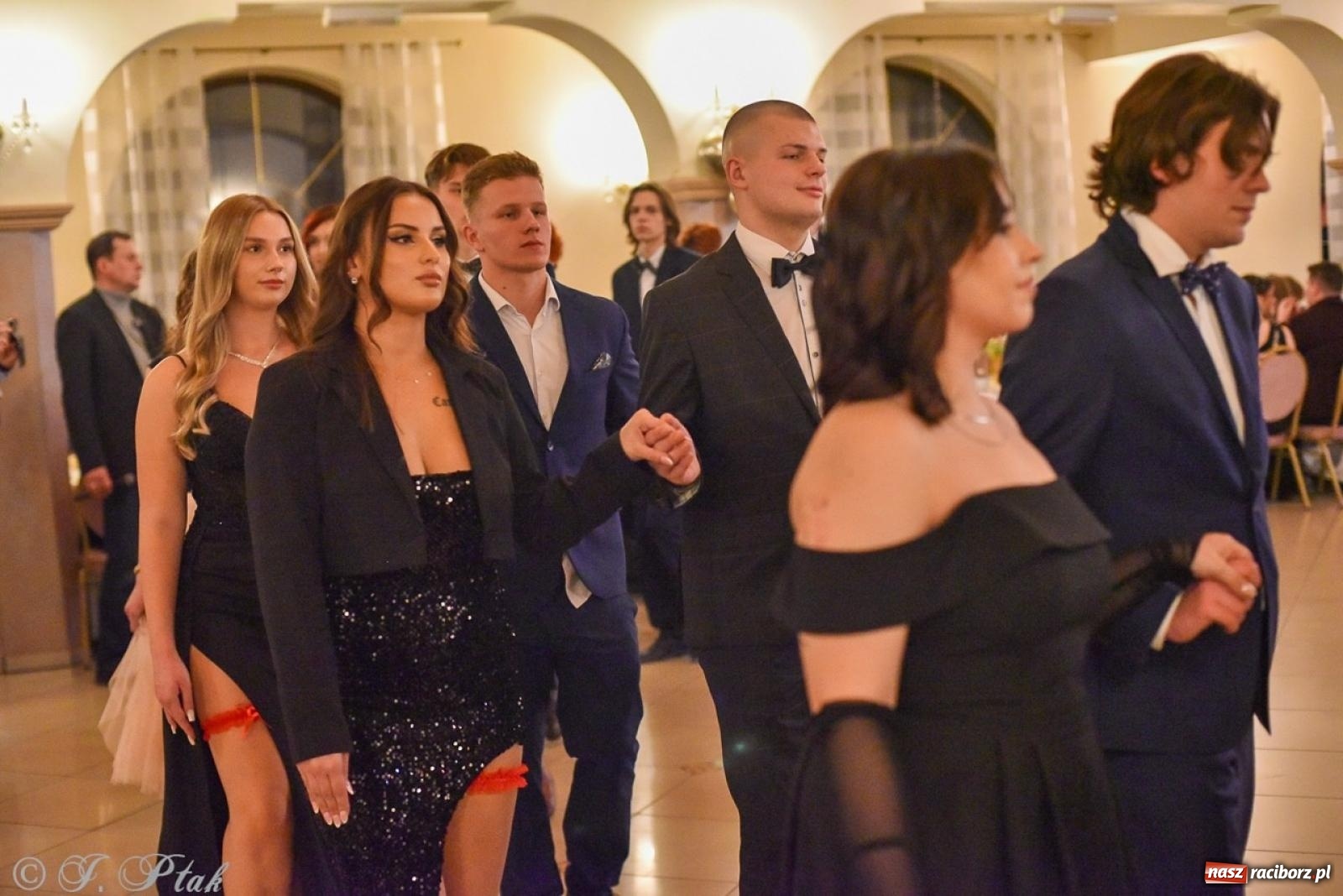 Zdjęcie w galerii na portalu naszraciborz.pl: Studniówka I LO i Liceum Sztuk Plastycznych na bis! wiadomości z regionu